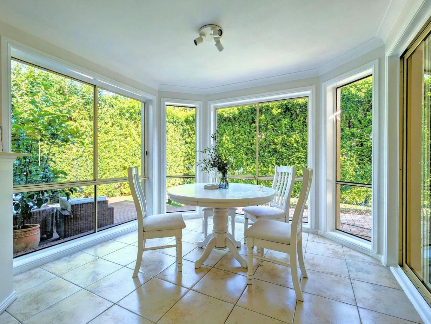 Five-Bedroom House photo 2