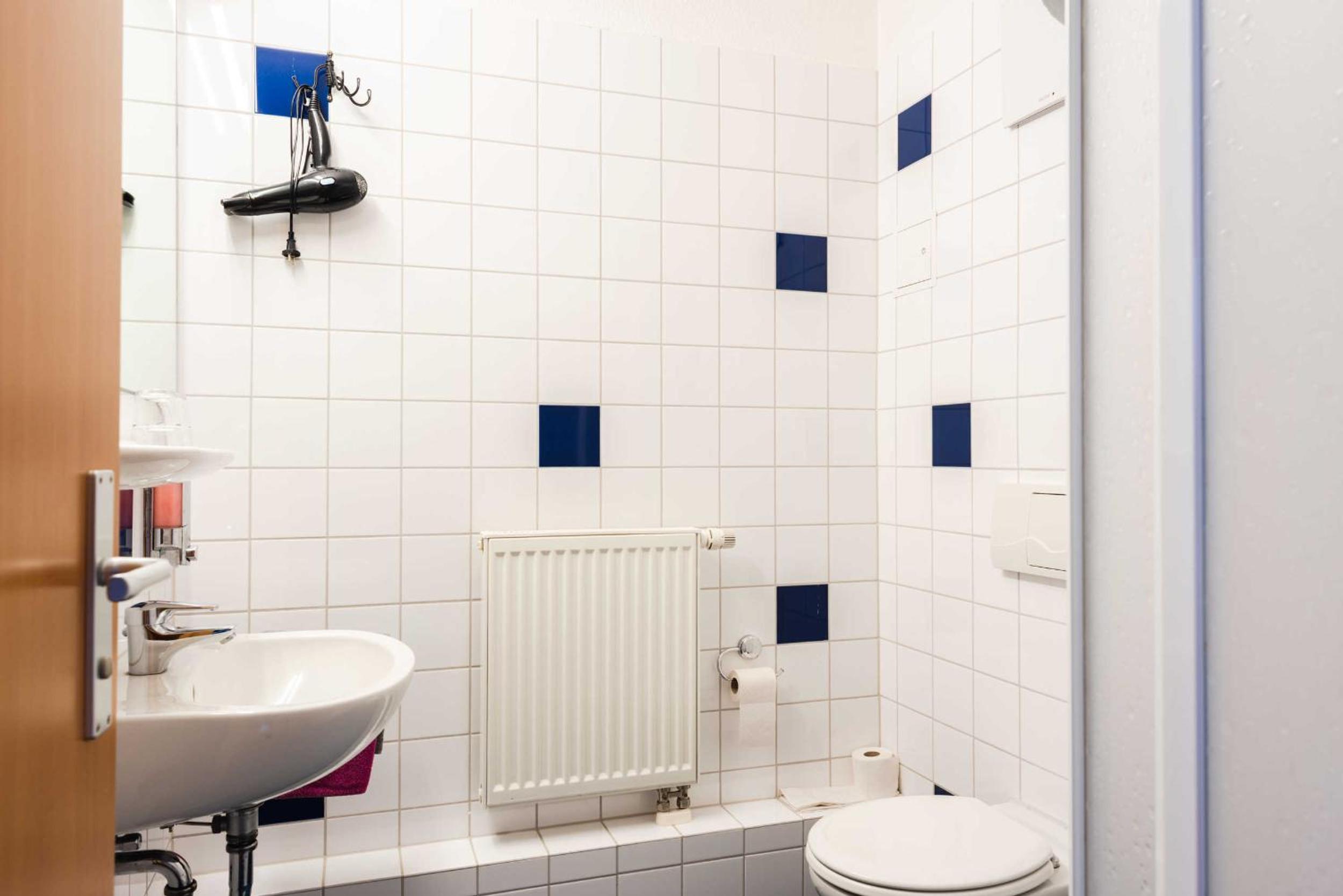 Double or Twin Room with Private Bathroom photo 3