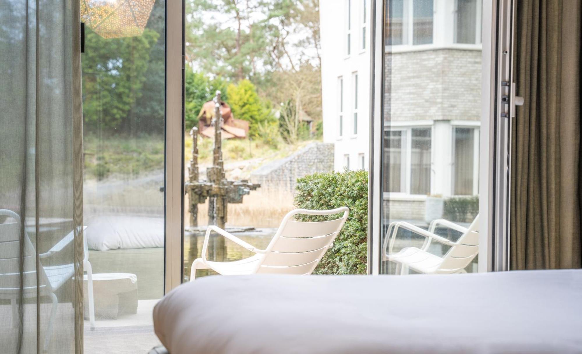 Deluxe Double Room with Balcony - Photo 8