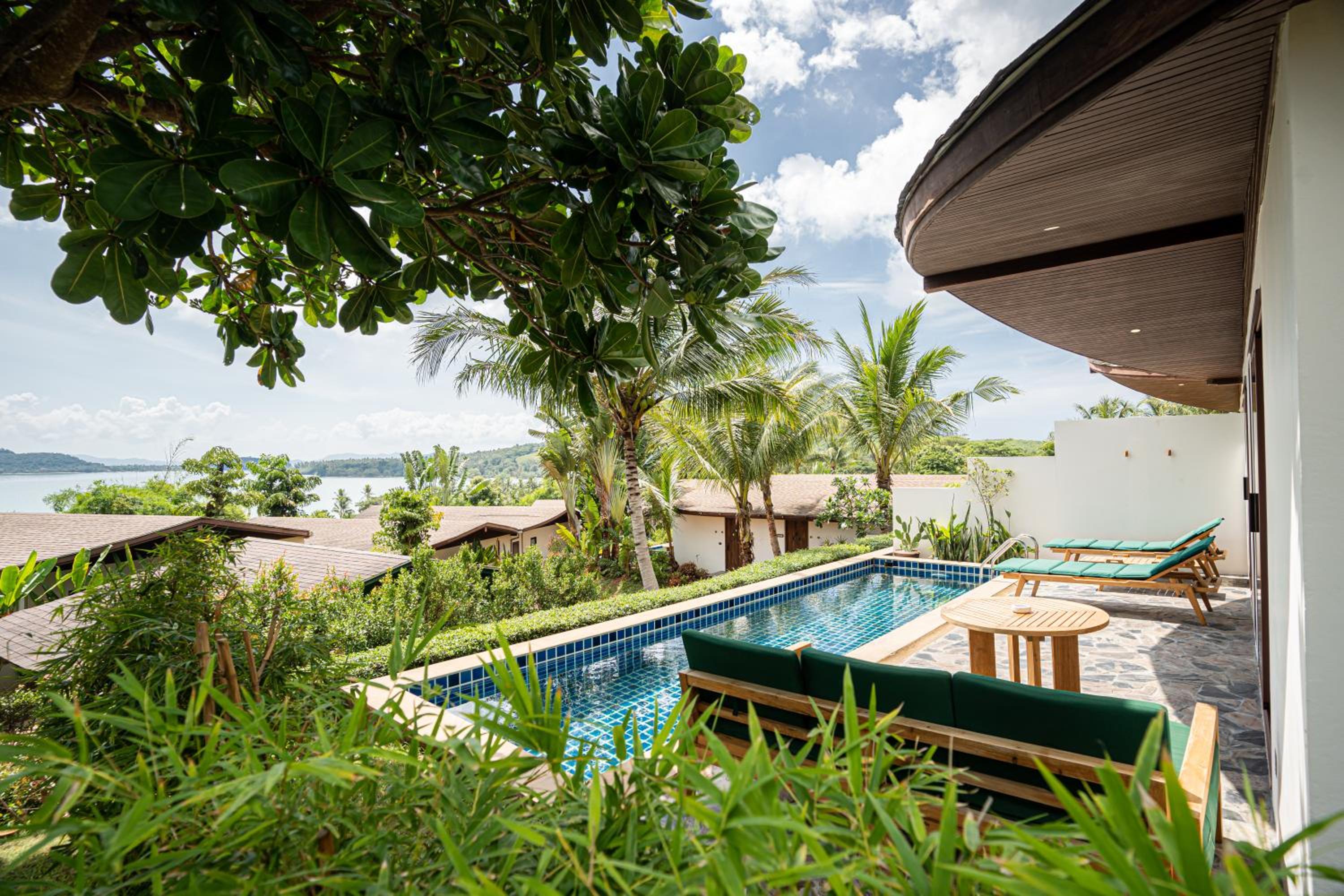 LUX 1-Bedroom Sea View Pool Villa with Unlimited Free 24-Hour Water Shuttle Service