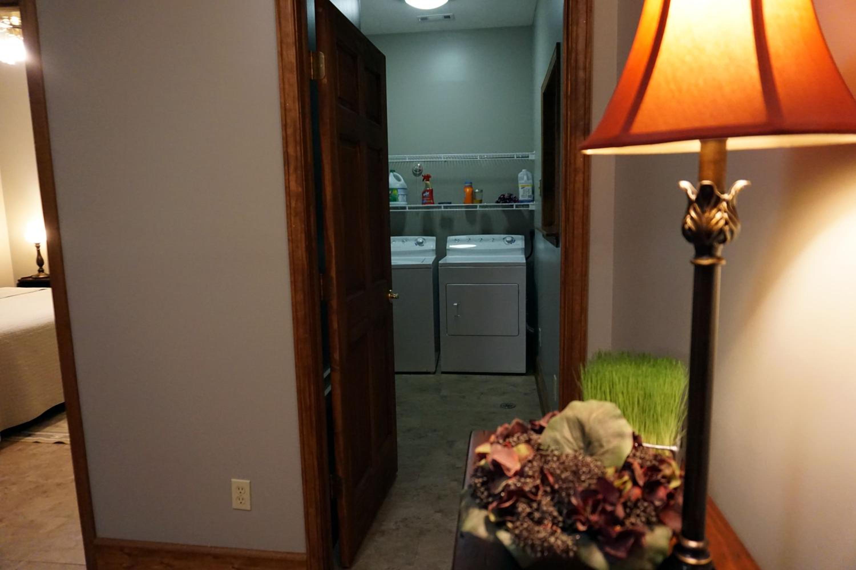Four-Bedroom House ( Cats Meow) photo 2