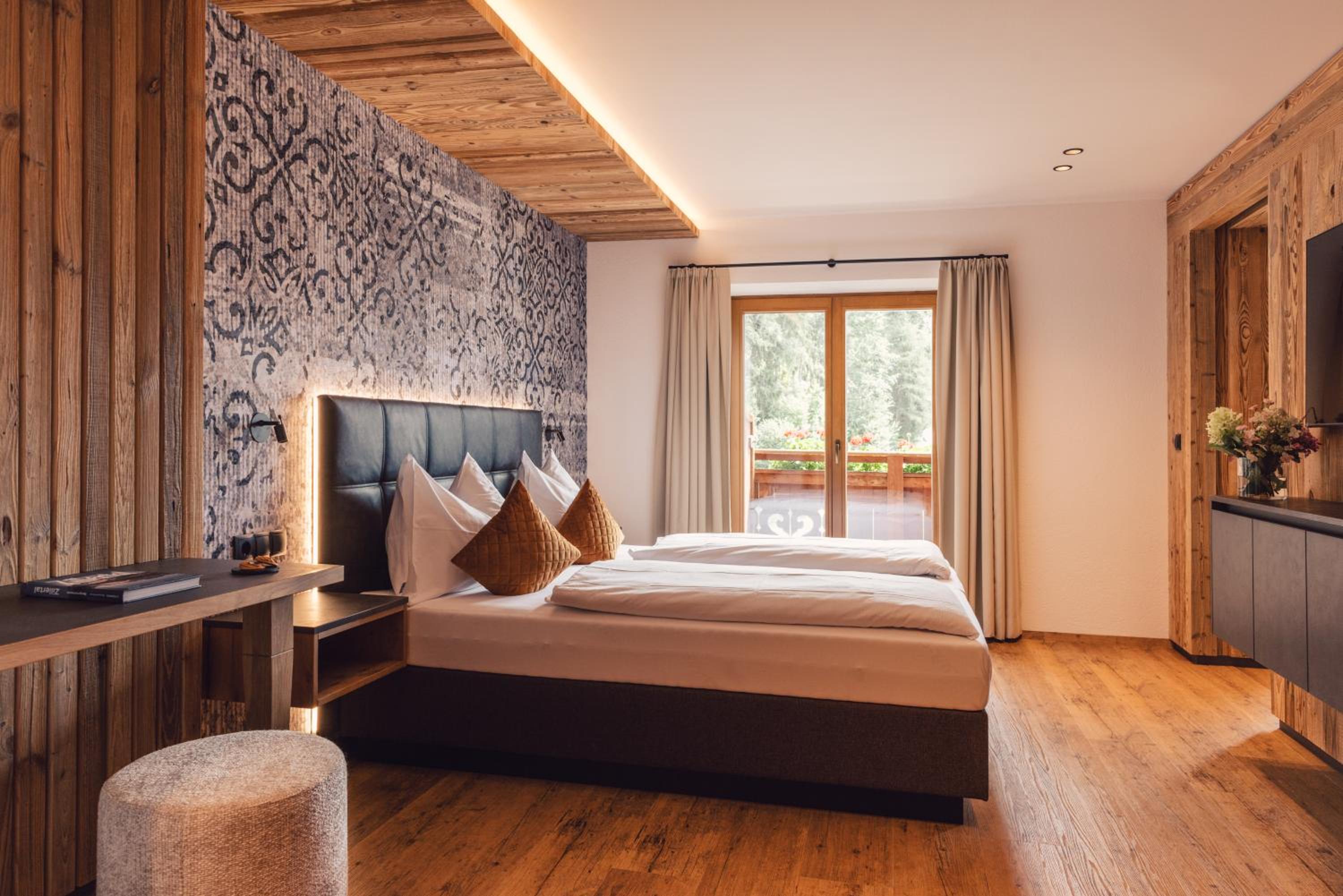 Suite with Mountain View photo 1