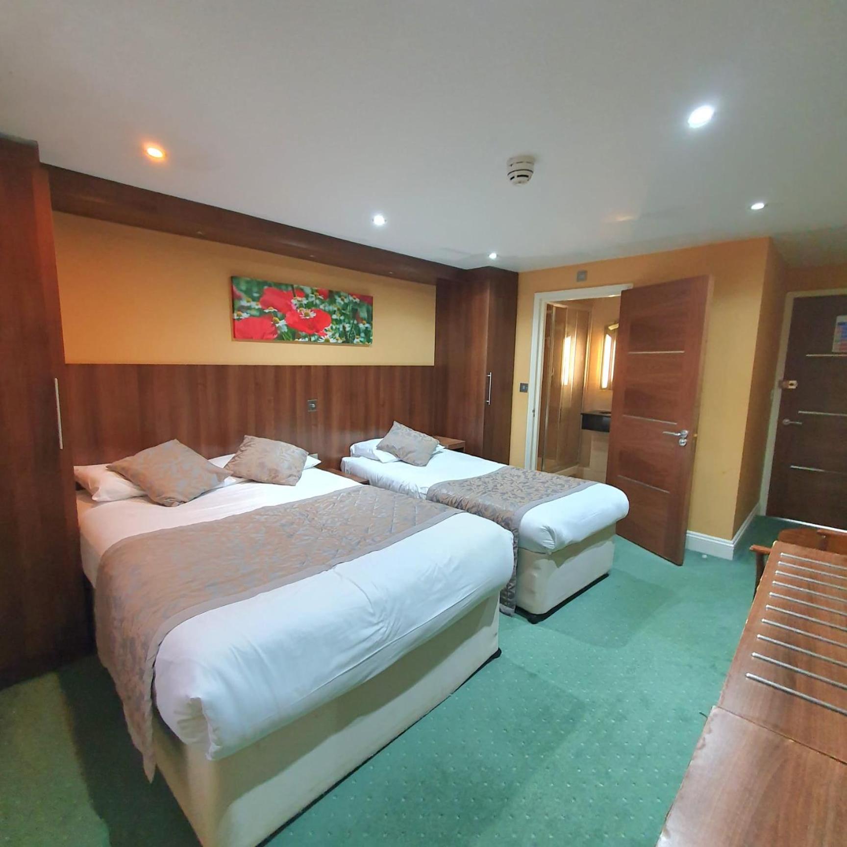 Executive Triple Room photo 3