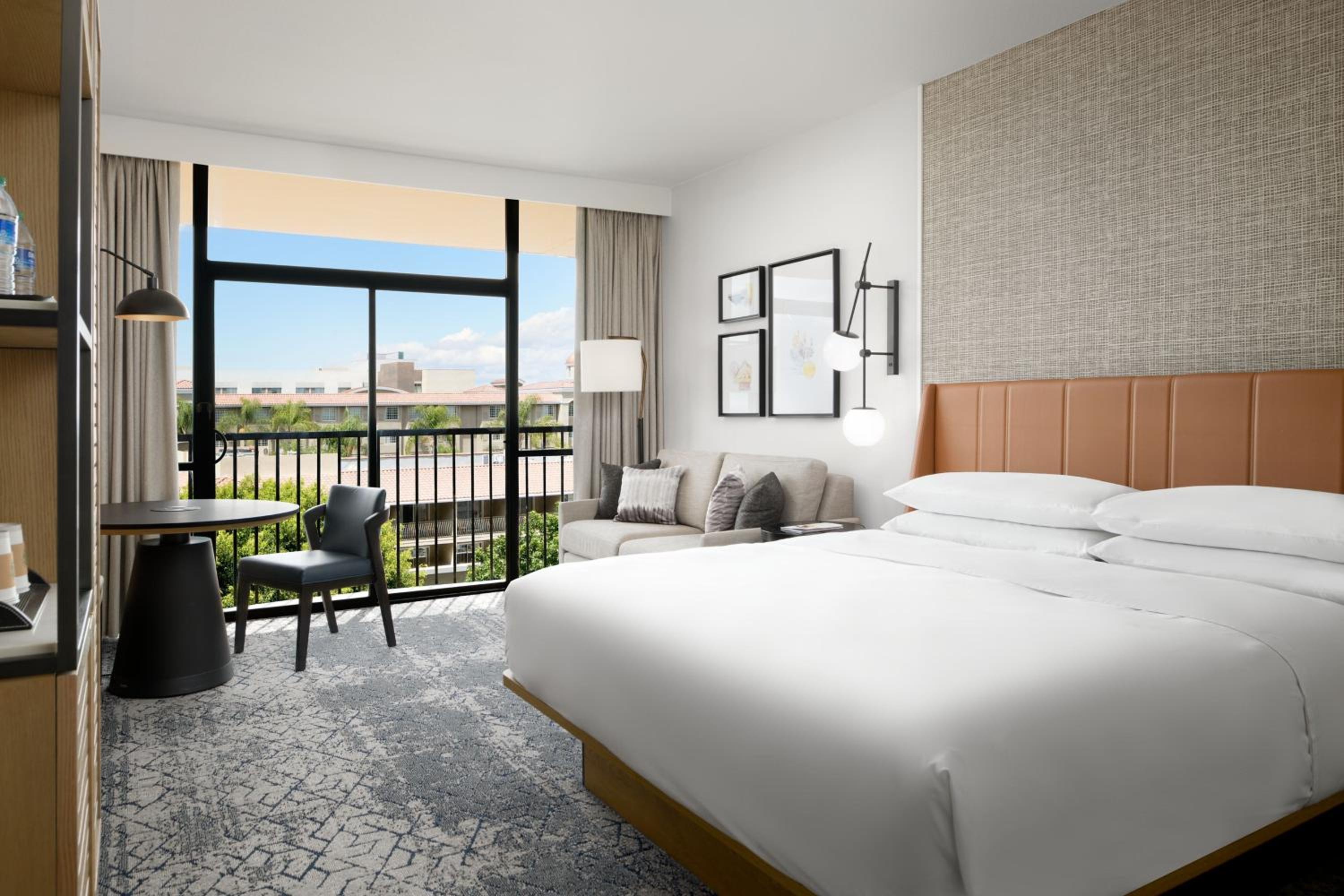 Guest room, 1 King - Photo 2