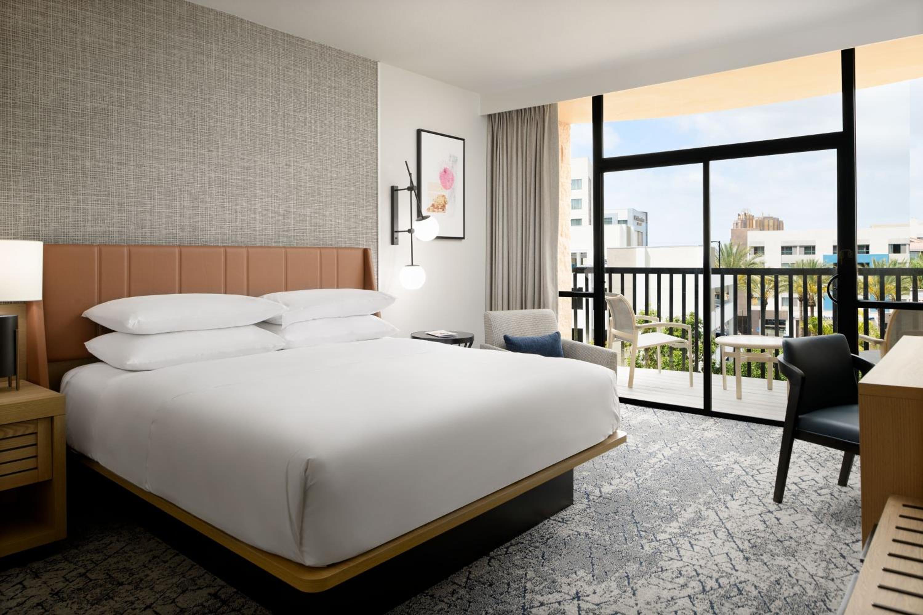 Guest room, 1 King - Photo 3