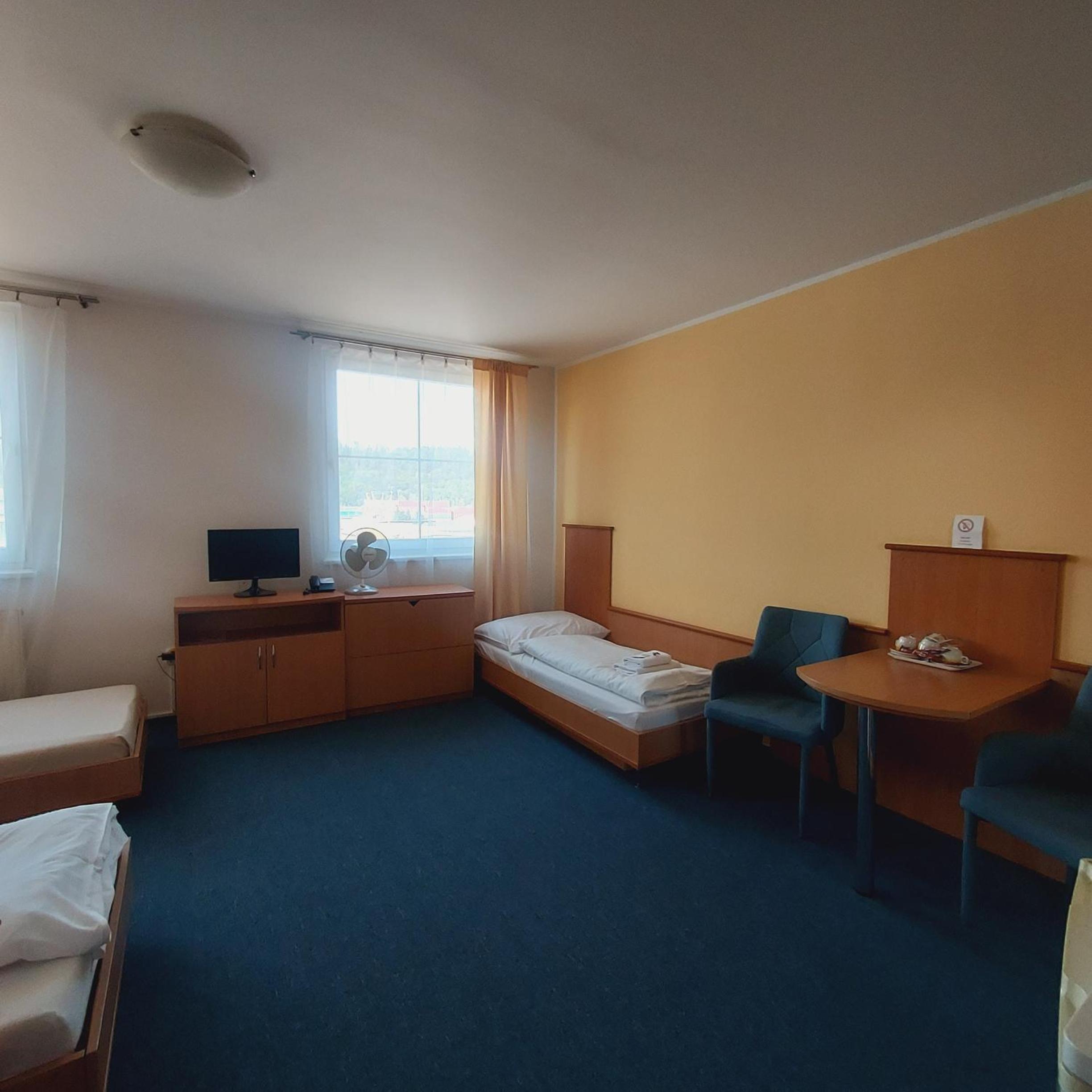 Standard Twin Room photo 2