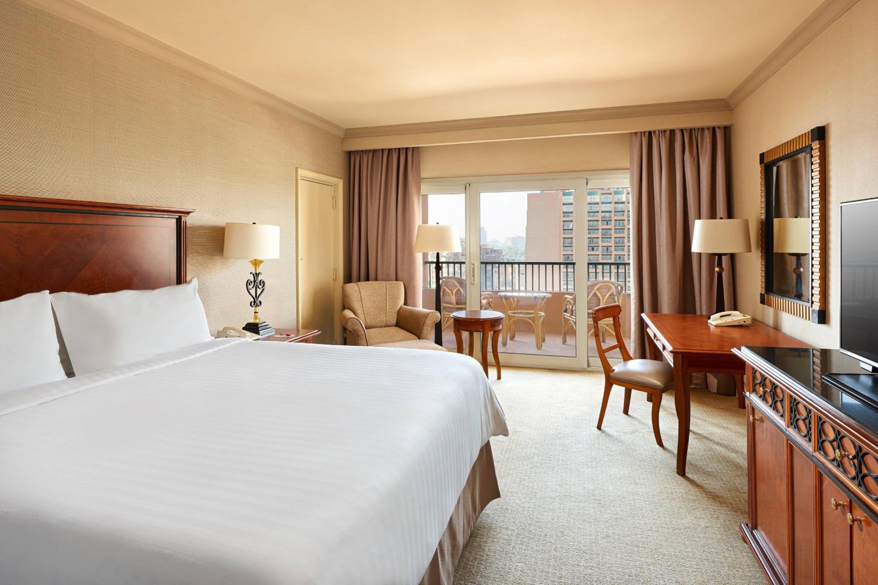 Executive Level Room, 1 King, Balcony