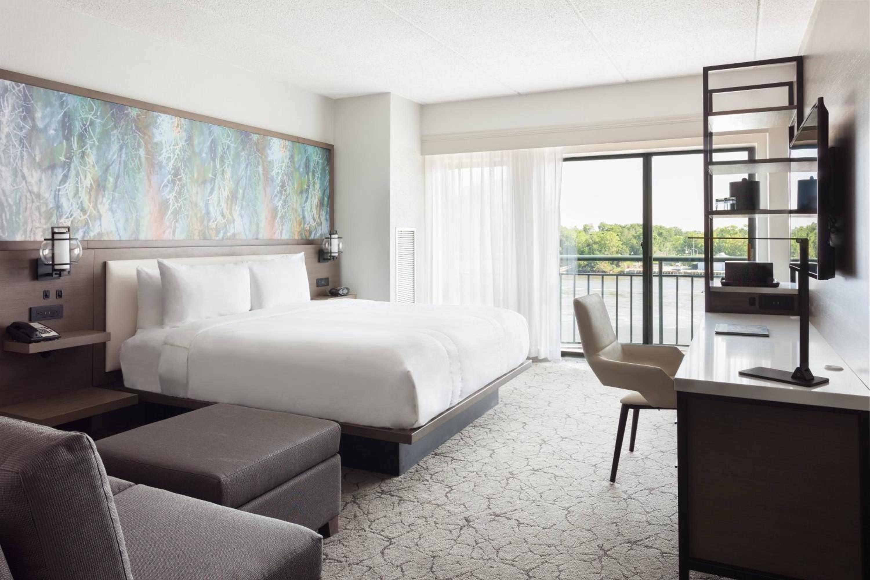 King Room with River View - Photo 3