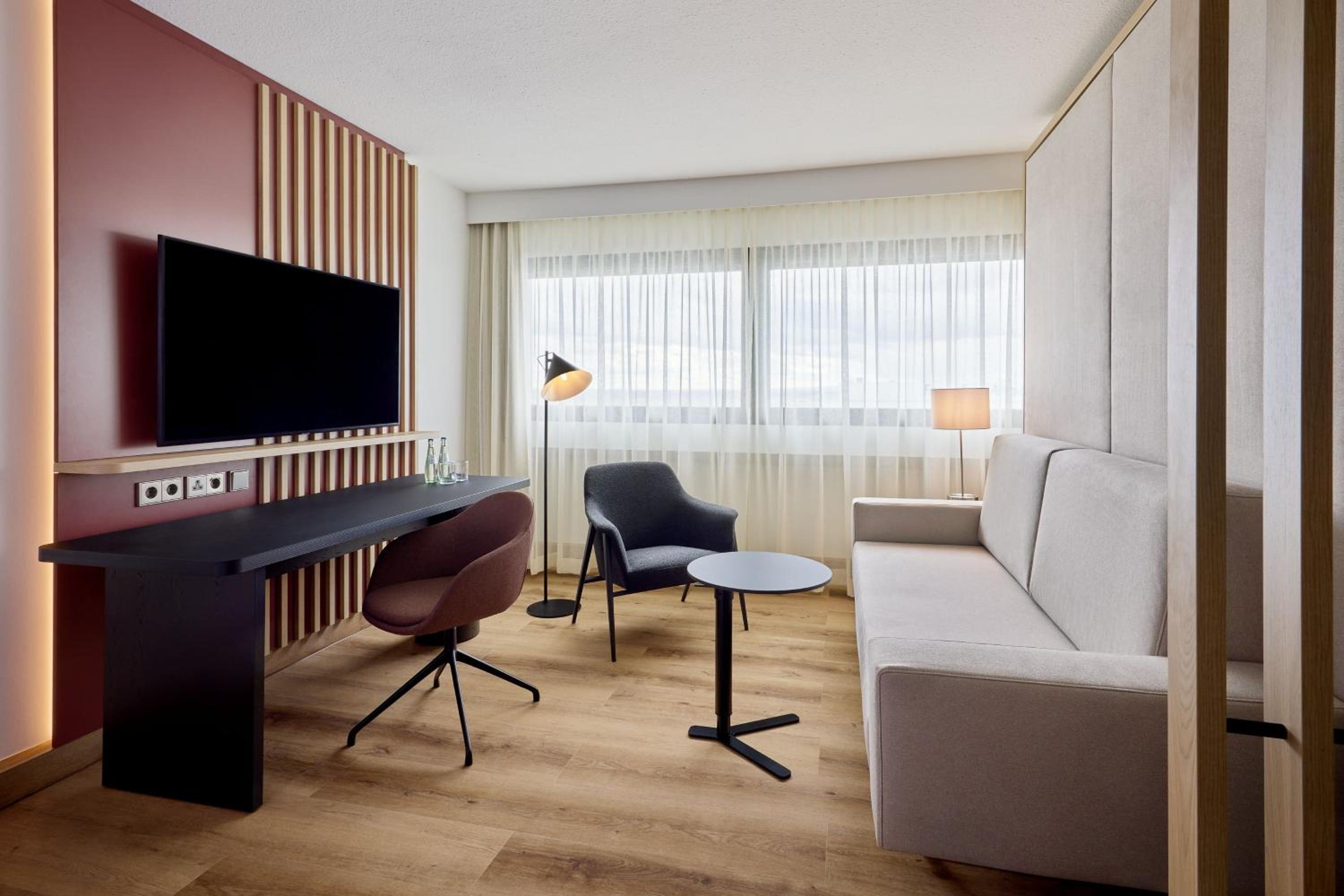 2 Bedroom Apartment with Kitchenette, Bedroom 1: 1 King, Bedroom 2: 1 King Murphy