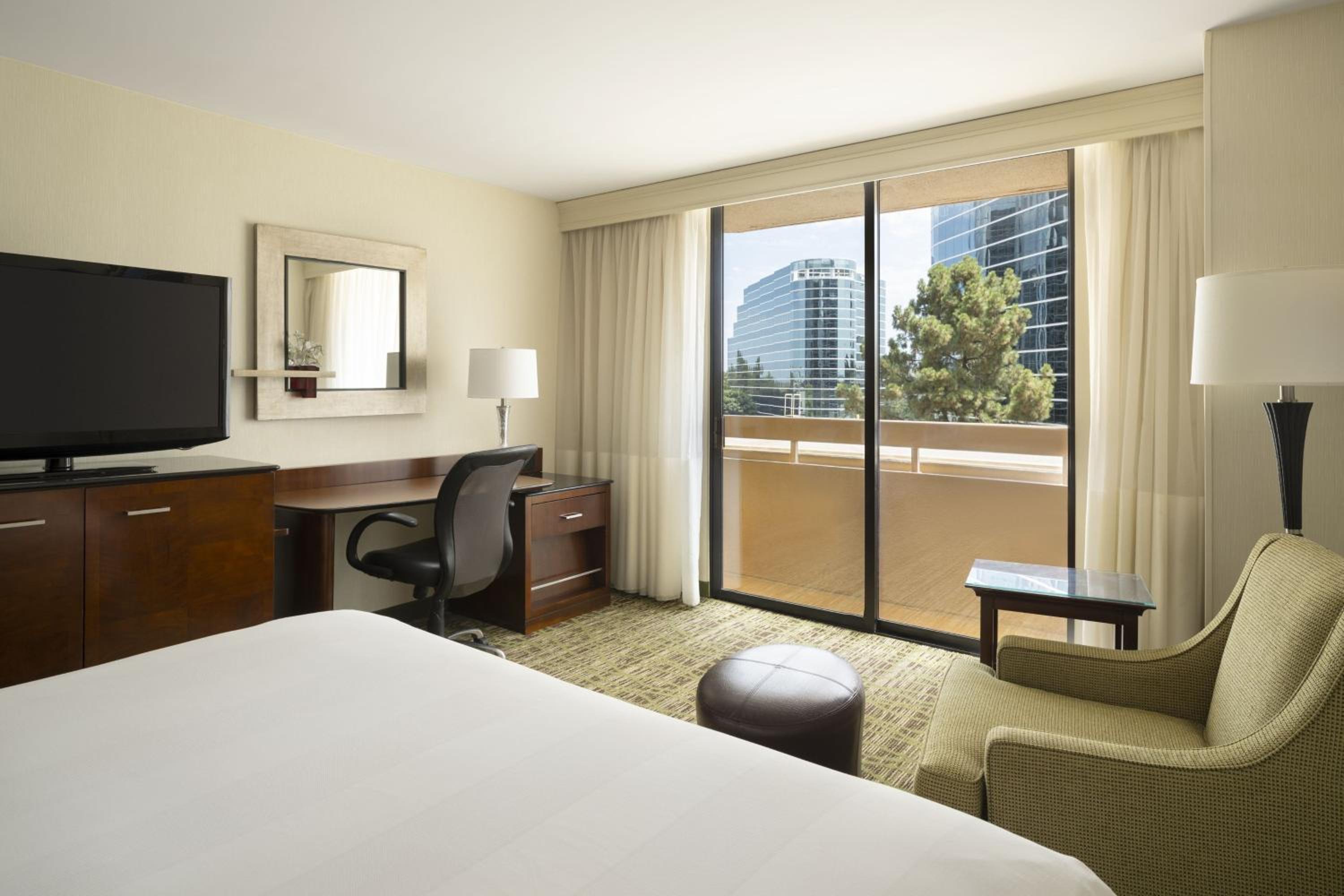 Deluxe Room with Balcony - Photo 2