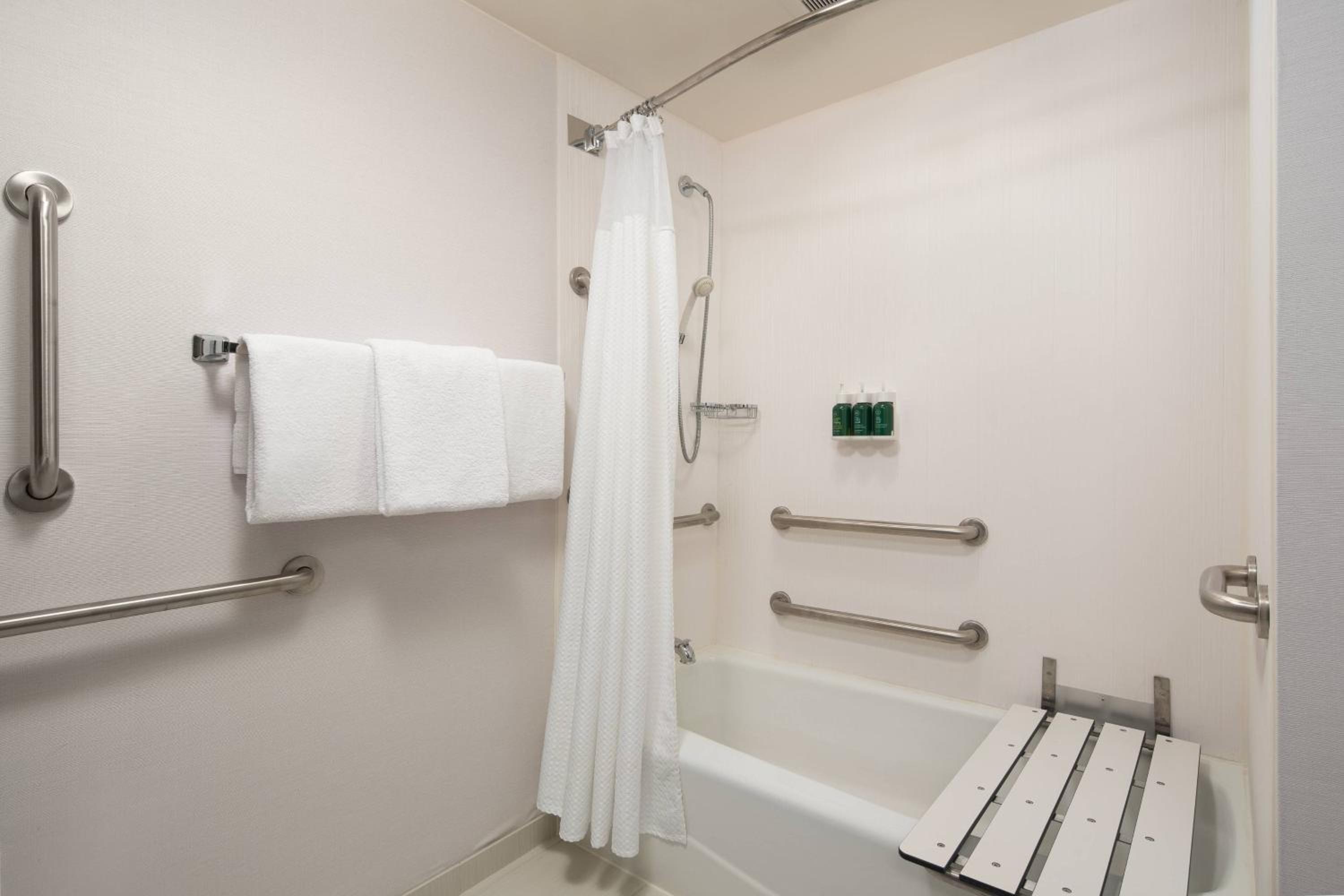 Queen Room with Two Queen Beds - Hearing Accessible - Photo 5