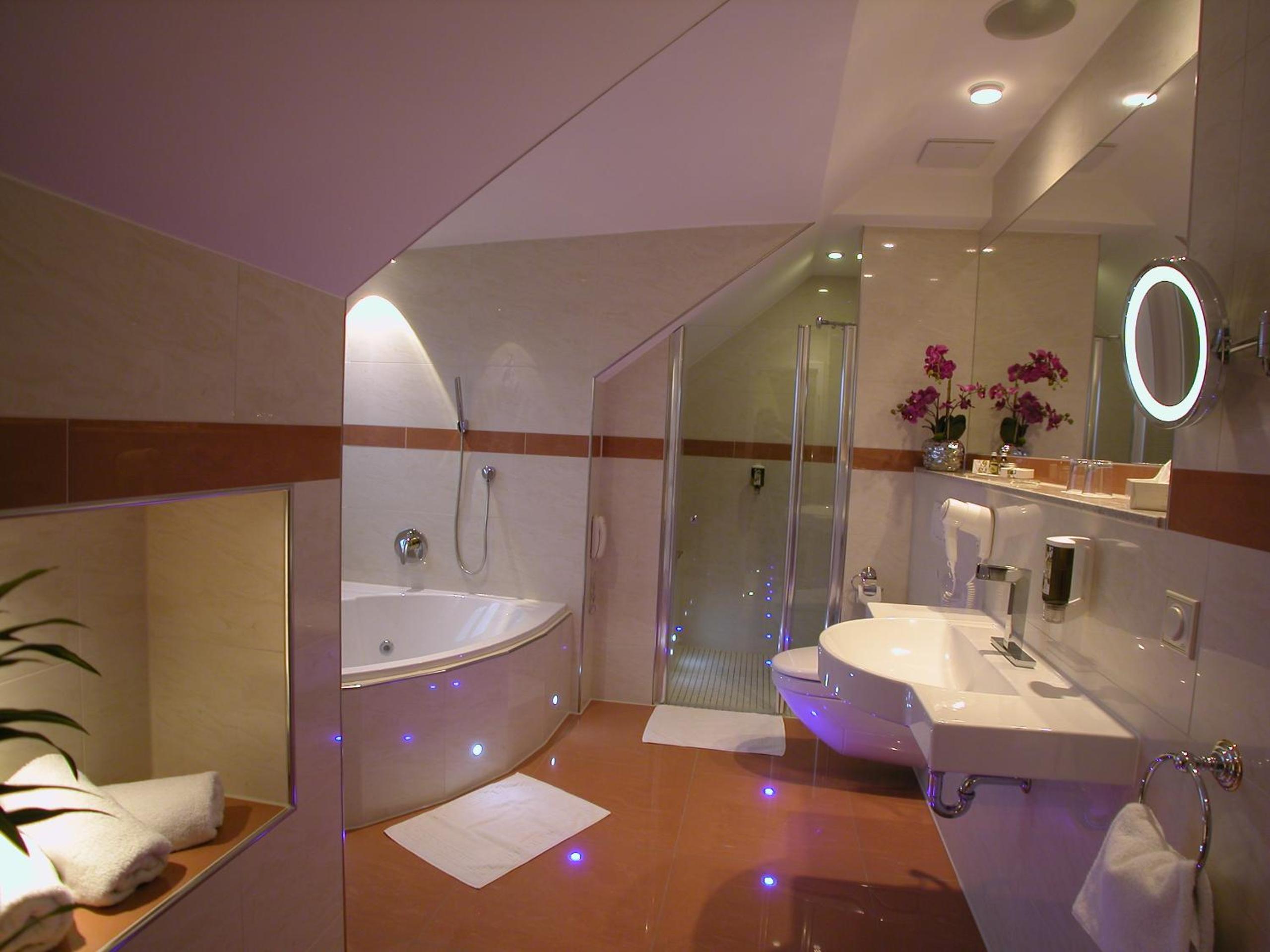 Queen Room with Spa Bath photo 3