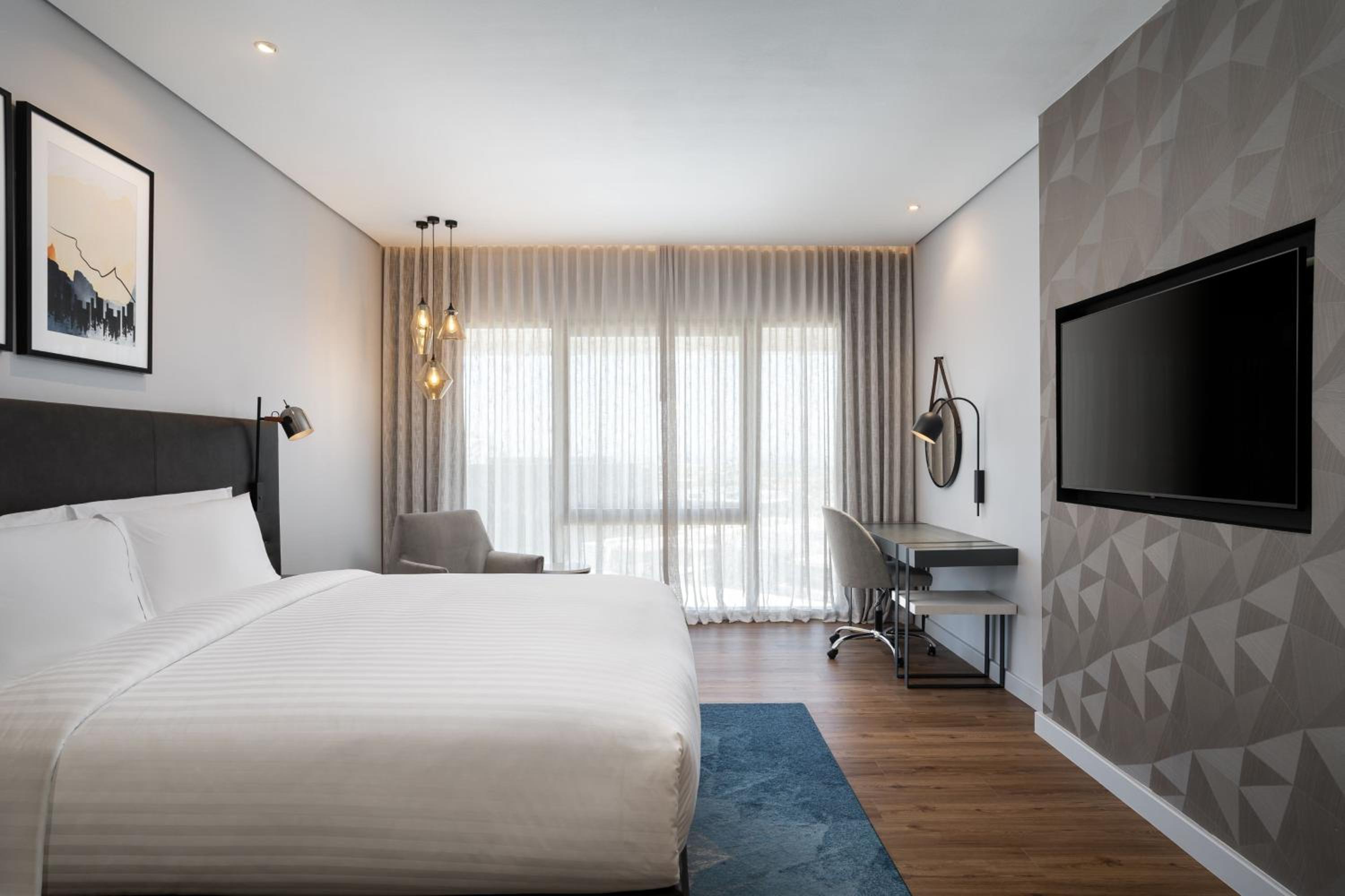 Guest room, 1 King, Limited view - Photo 9