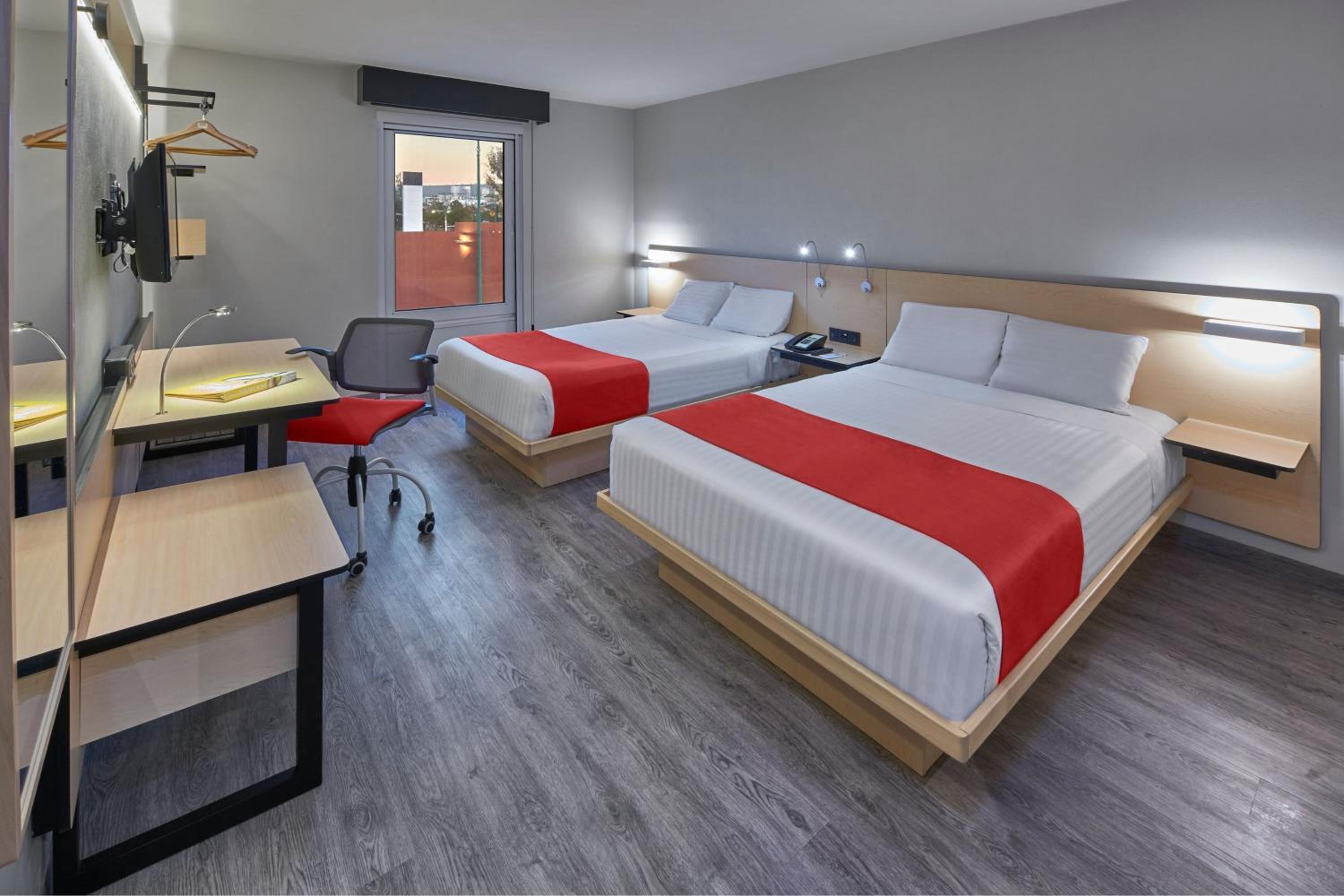 Double Room with Two Double Beds - Photo 3
