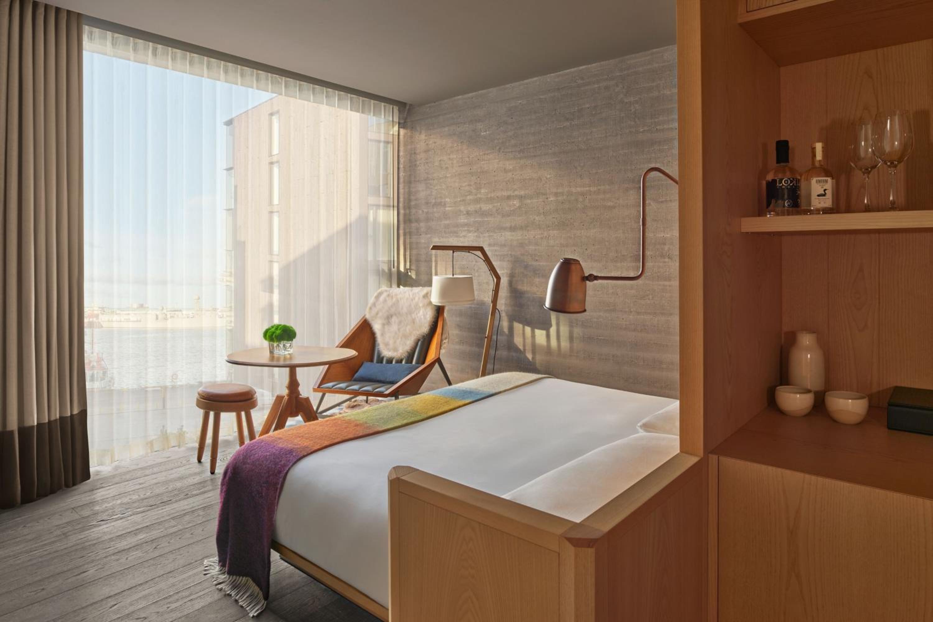 Superior King Room with Courtyard View - Photo 2