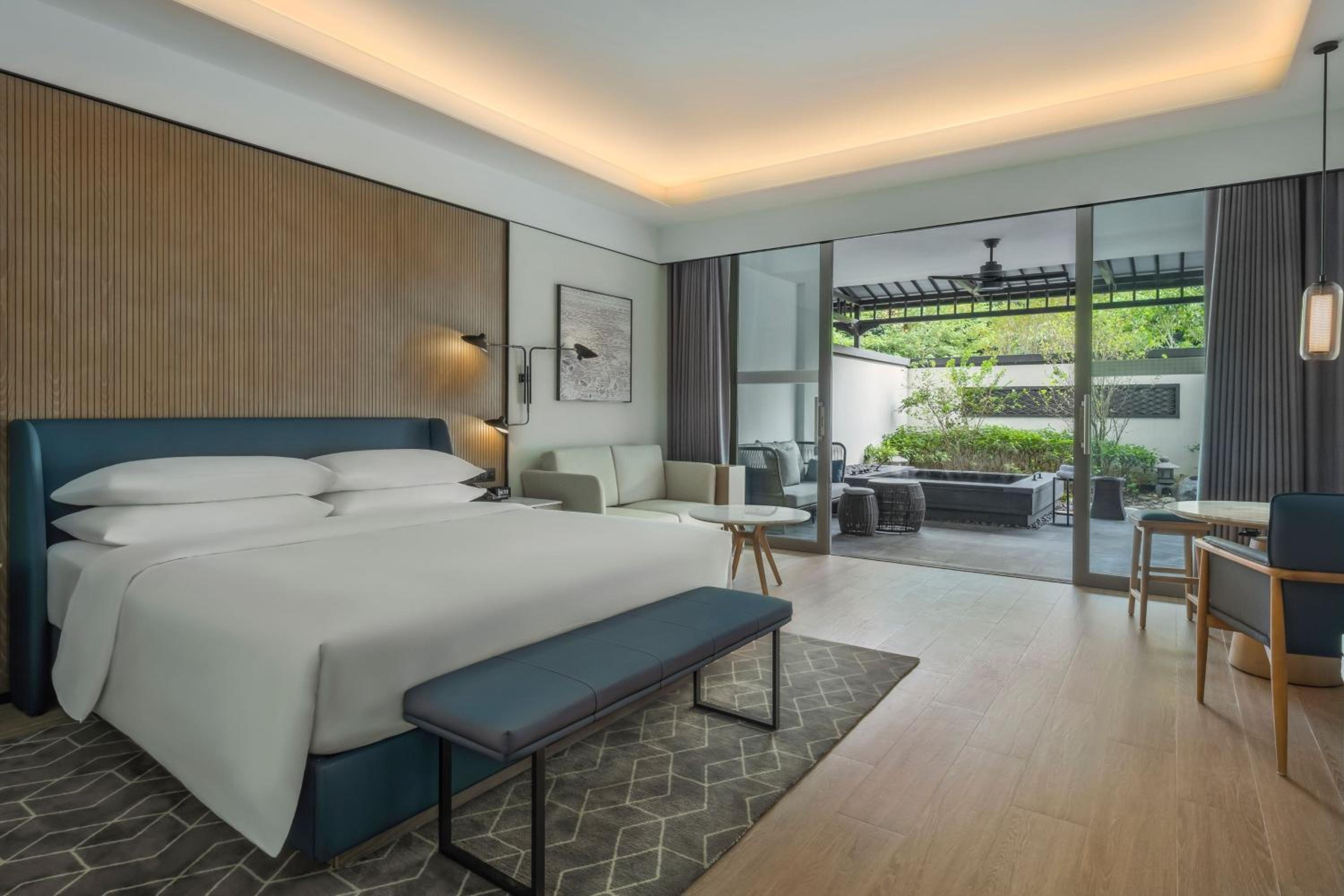 Courtyard Hot Spring Deluxe King Room