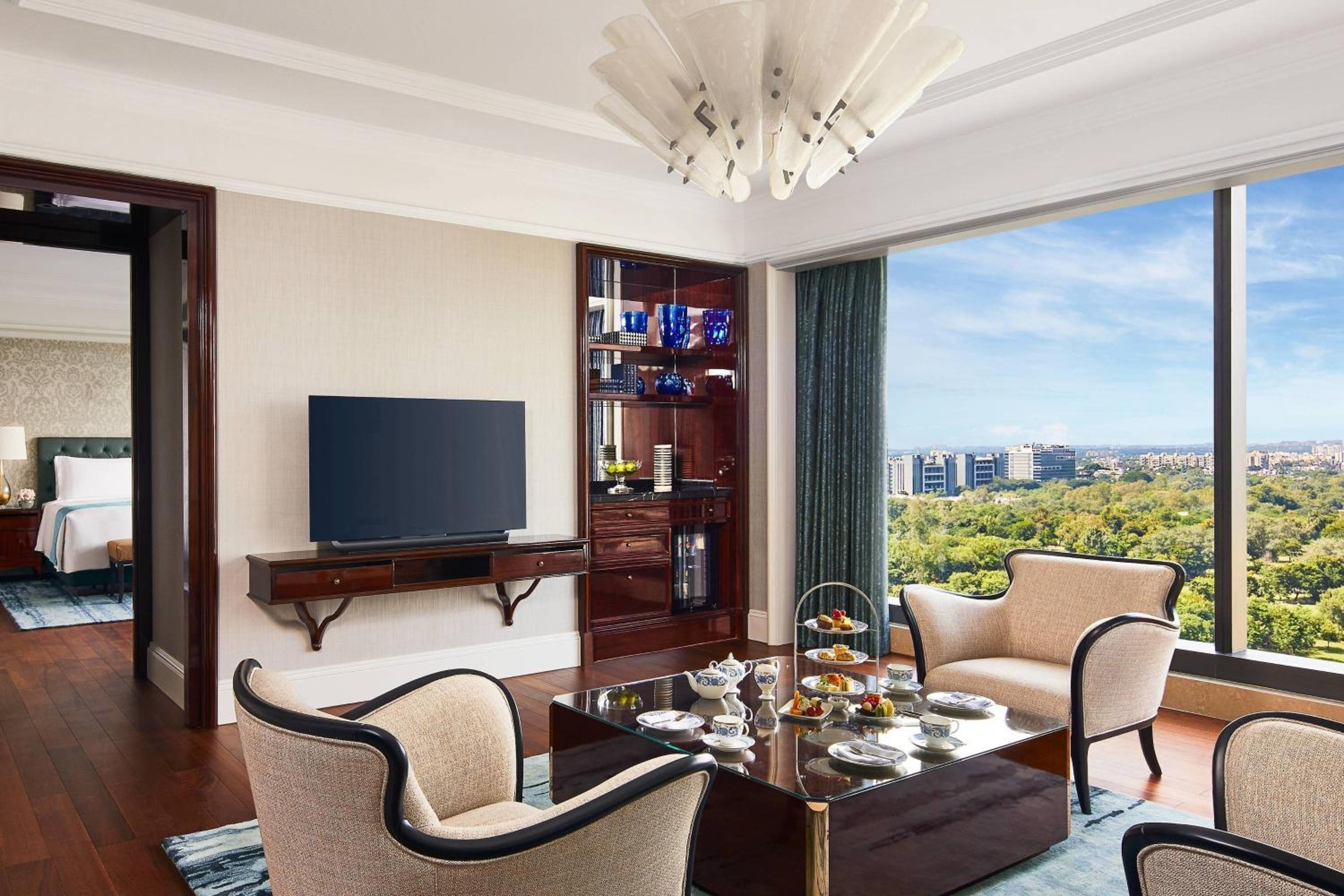 Premier Suite King Room with Club Lounge Access