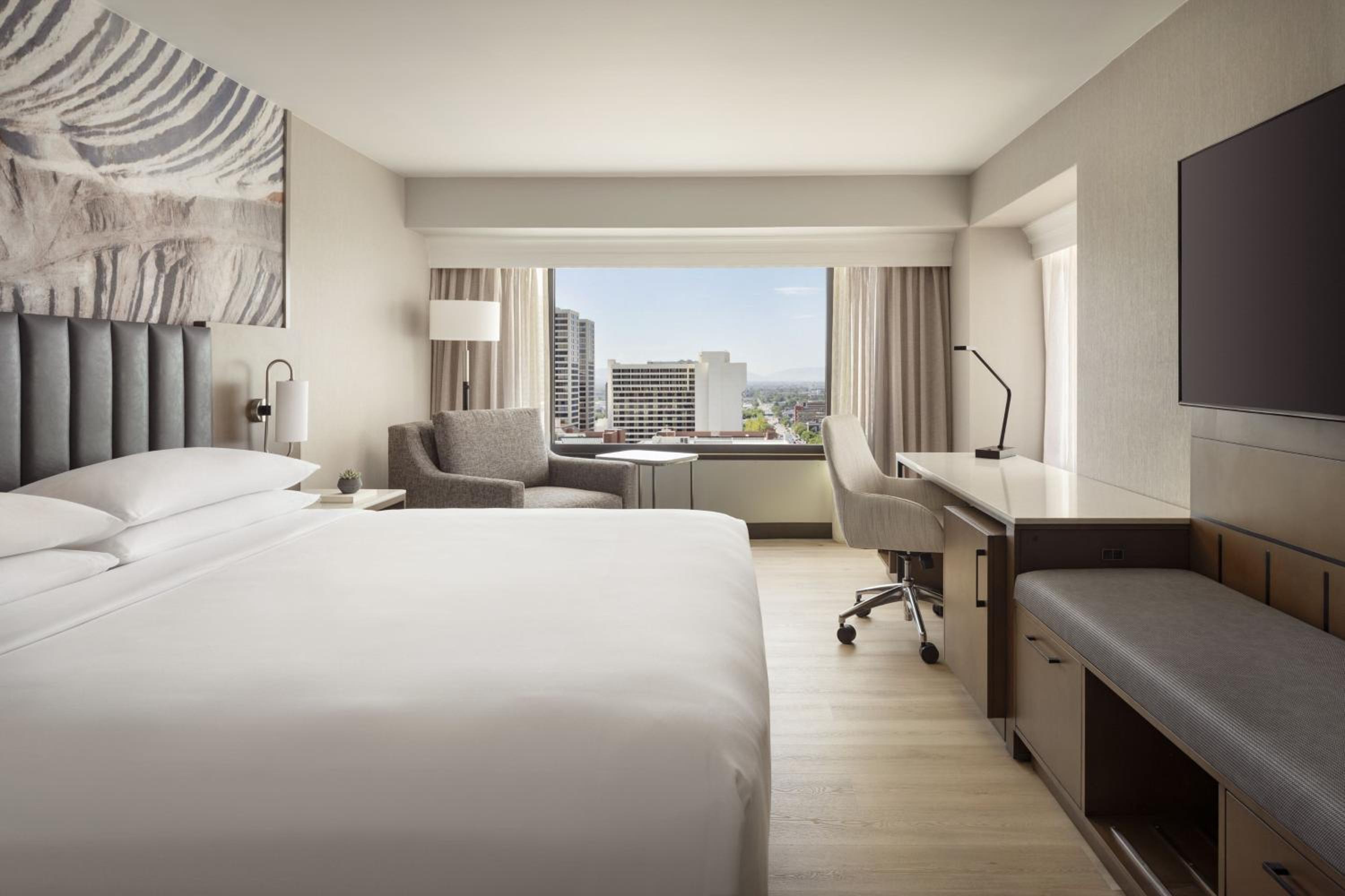 Larger Guest Room, 1 King Bed, Corner Room - Photo 7