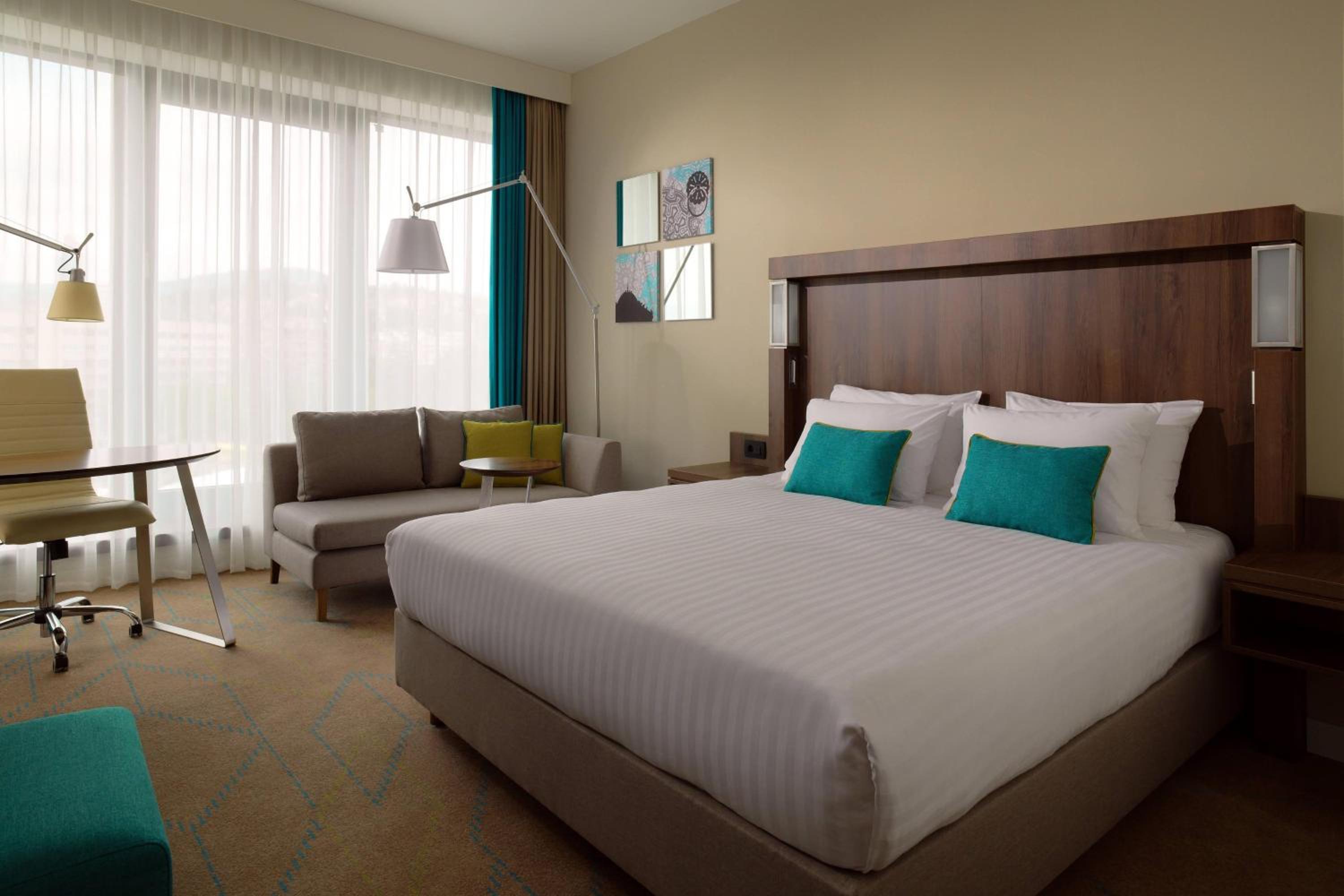 Business King Room with City View photo 2