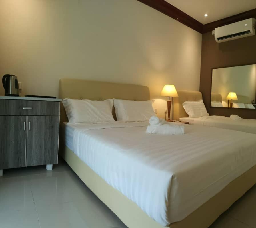 Deluxe Double Room with Balcony photo 3