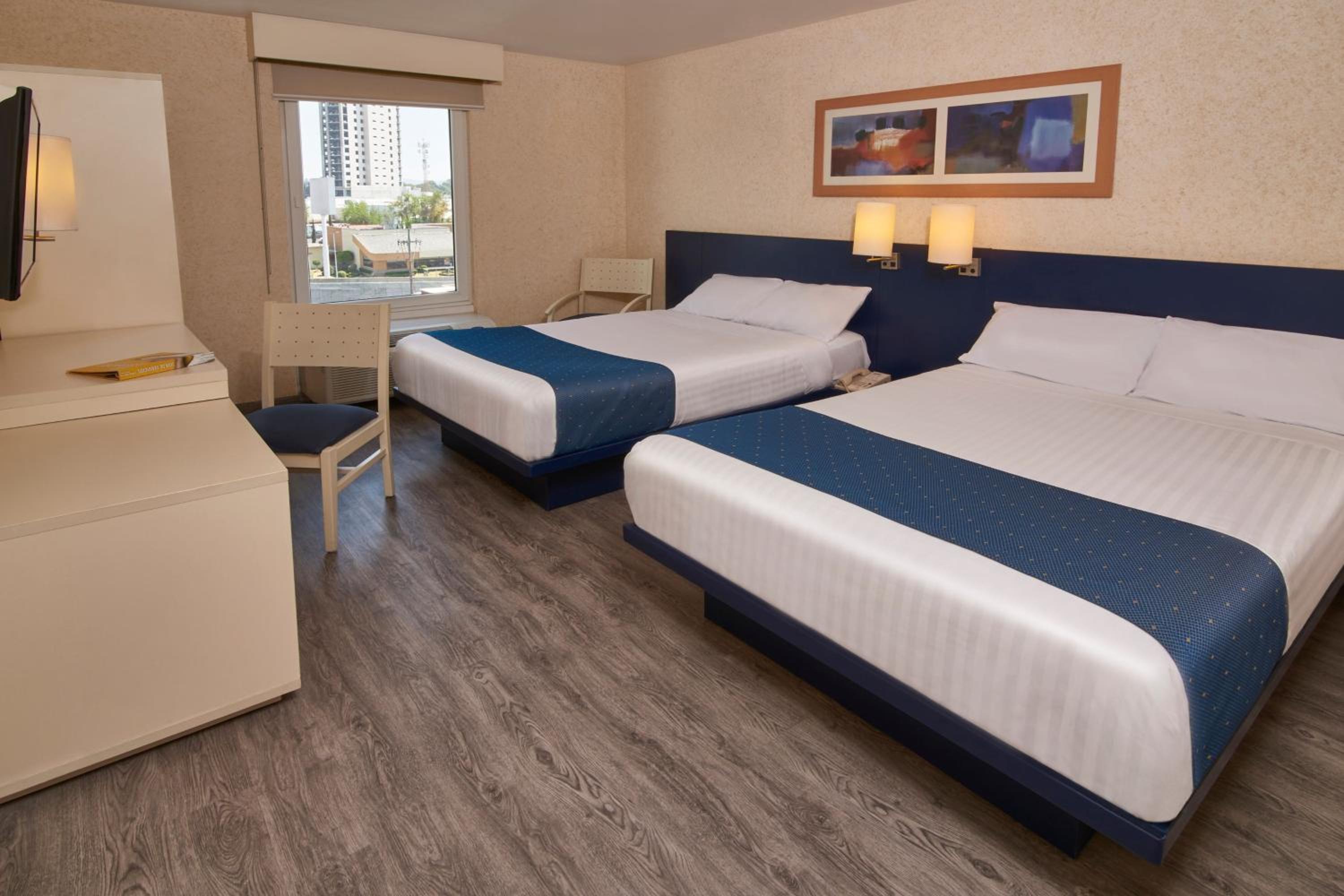Double Room with Two Double Beds - Photo 5