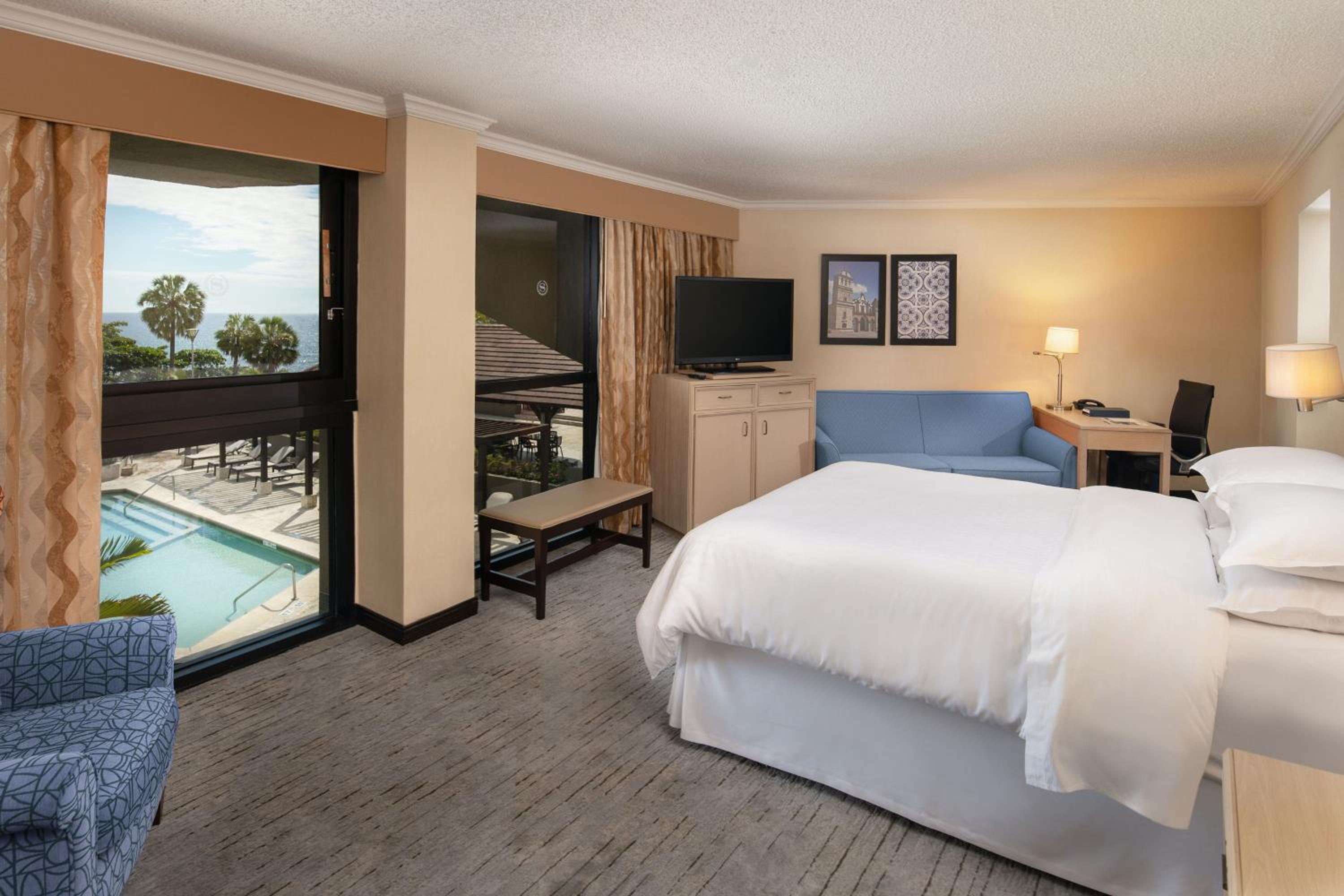 Club lounge access, 1 Bedroom Junior Suite, 1 Queen - Photo 6