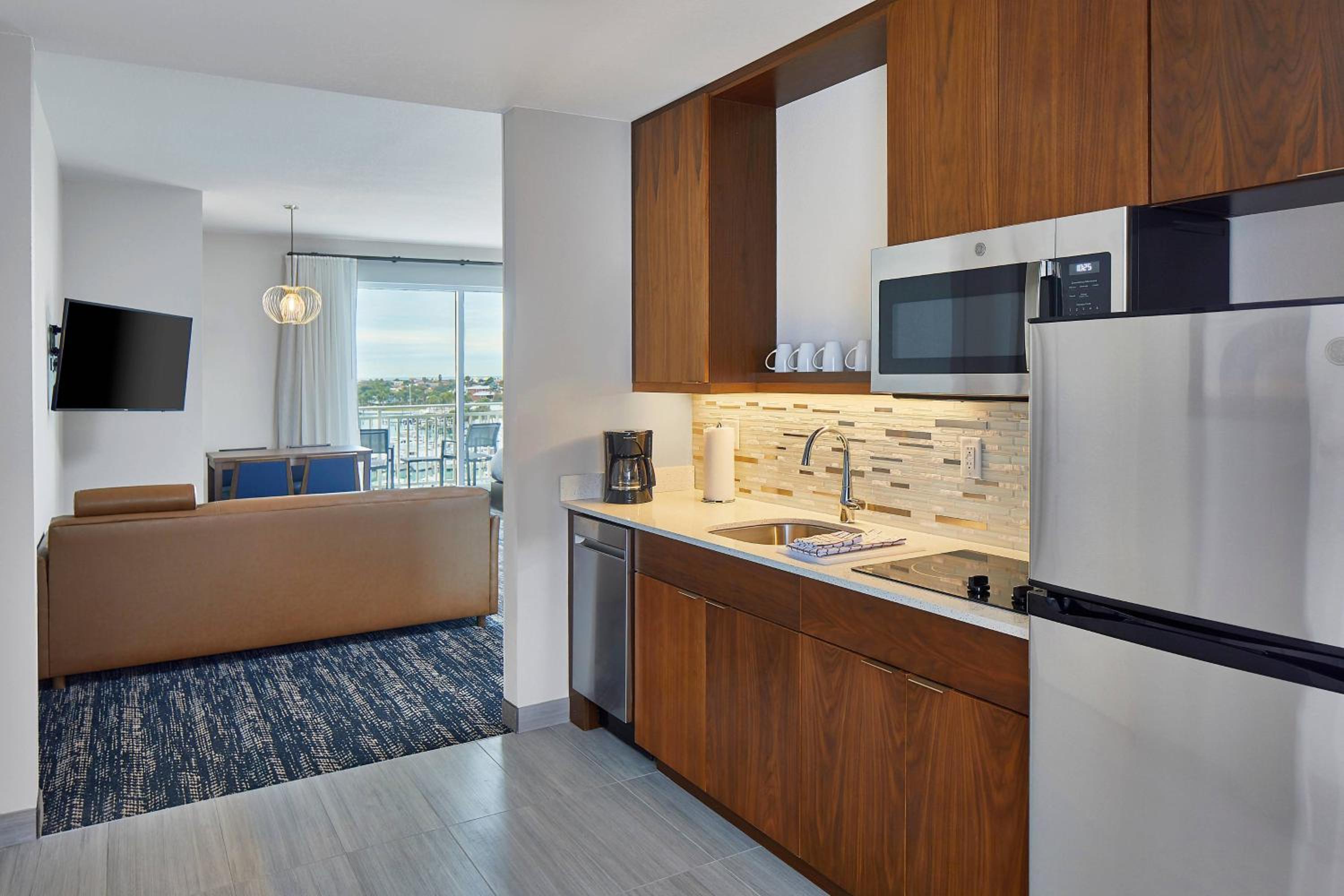 Studio, 2 Queen, Sofa bed, Bay view, Balcony - Photo 3
