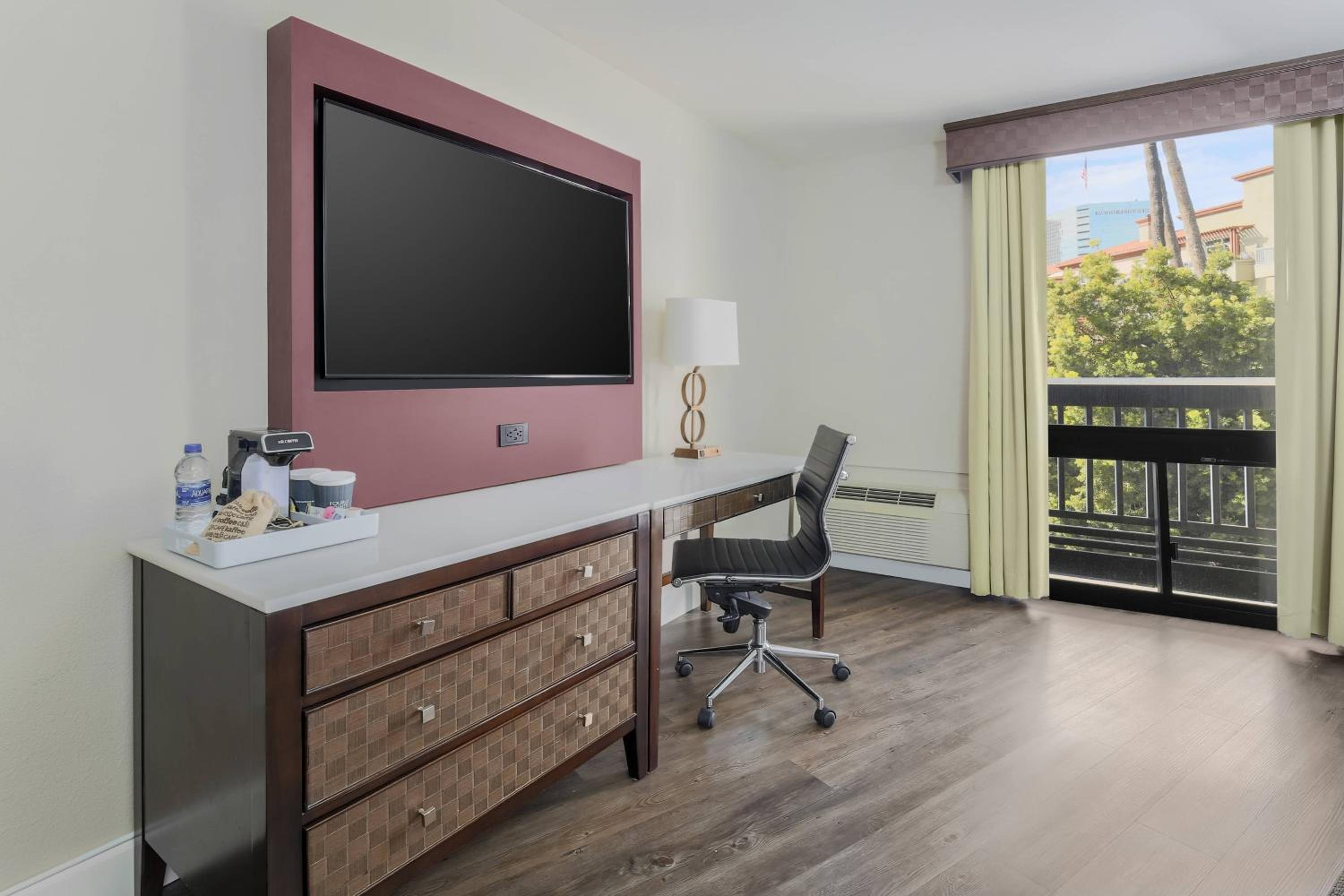 Guest Room, 1 King - Photo 2