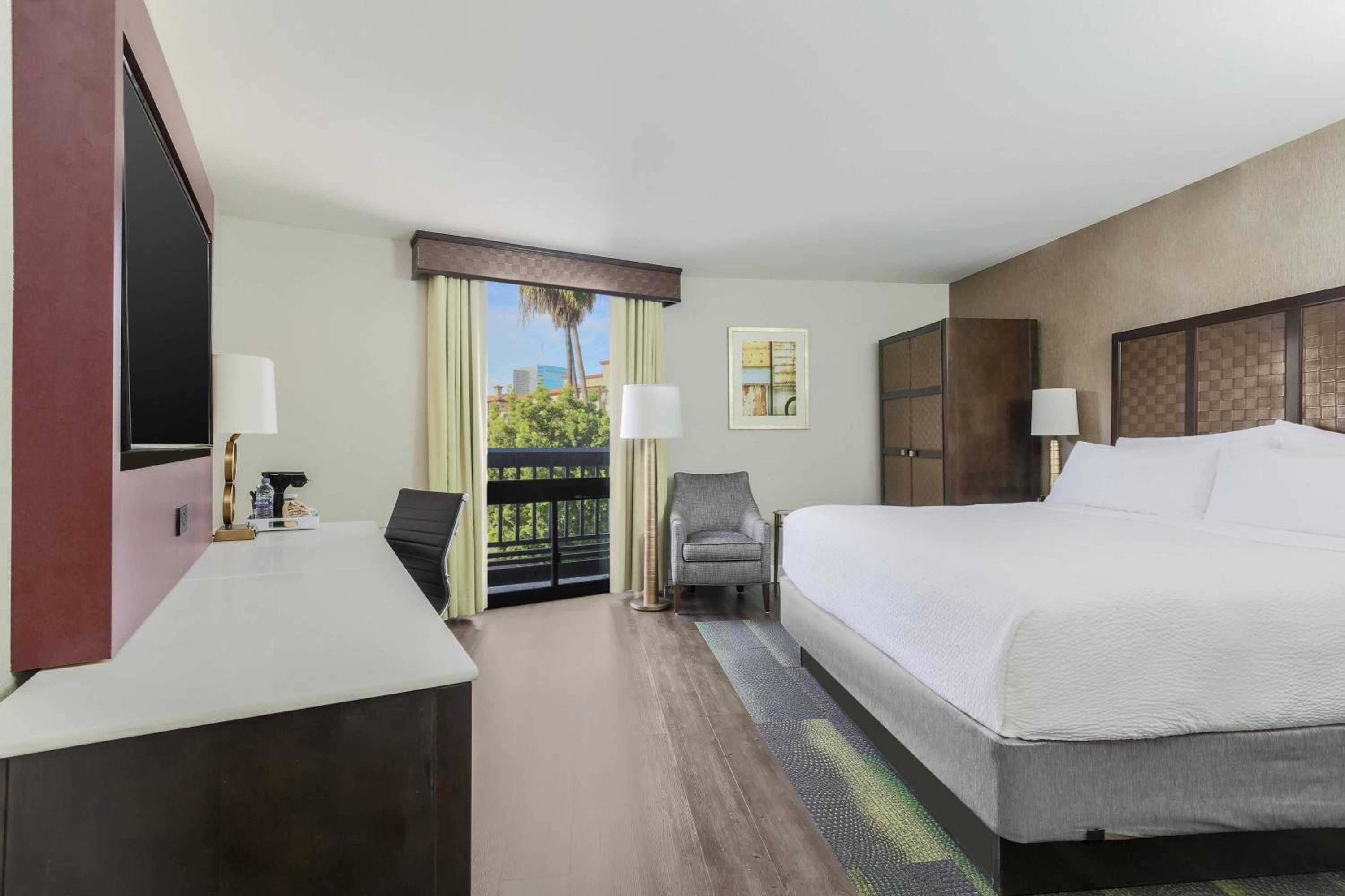 Guest Room, 1 King - Photo 1