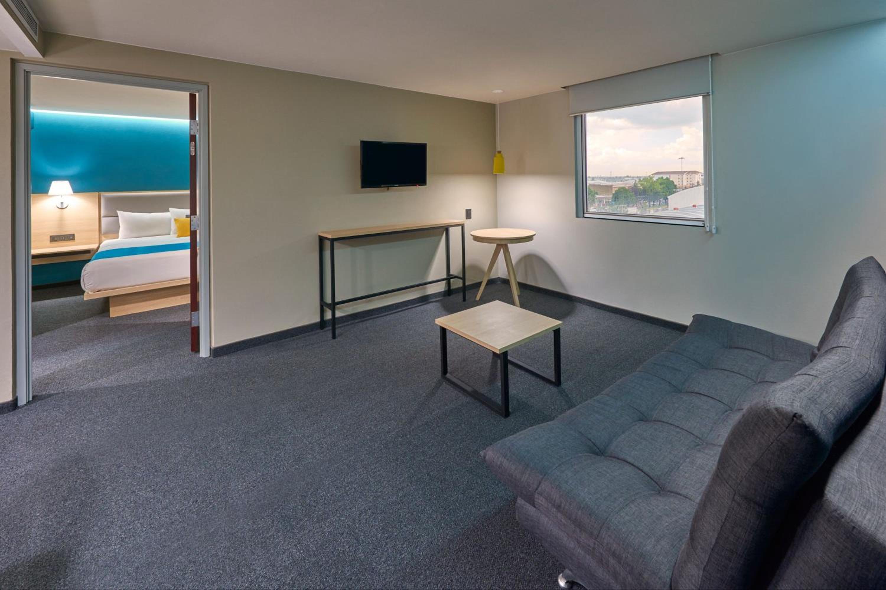 One-Bedroom King Suite With Sofa Bed  photo 2