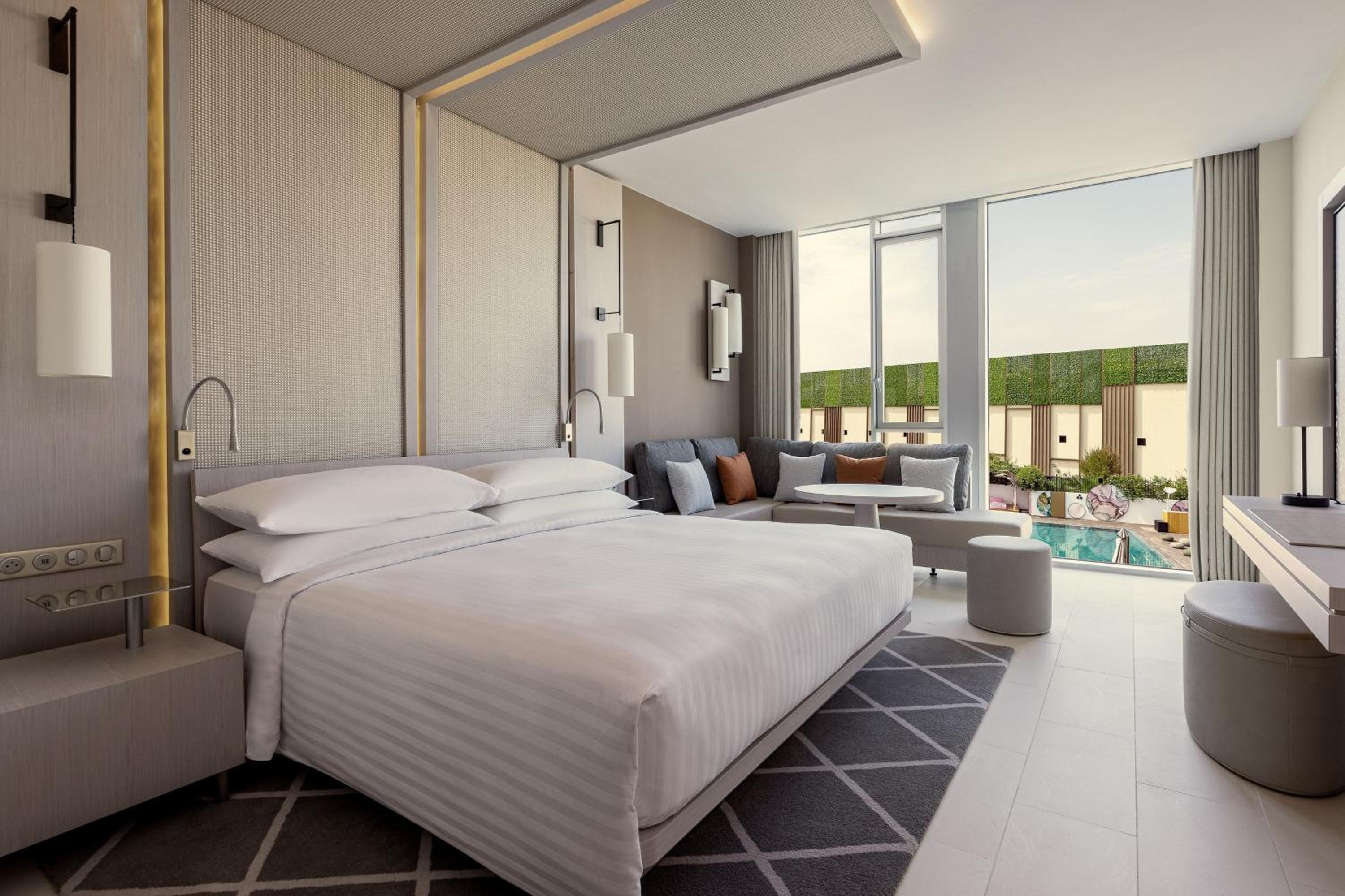 Deluxe King Room with Pool View - Photo 1