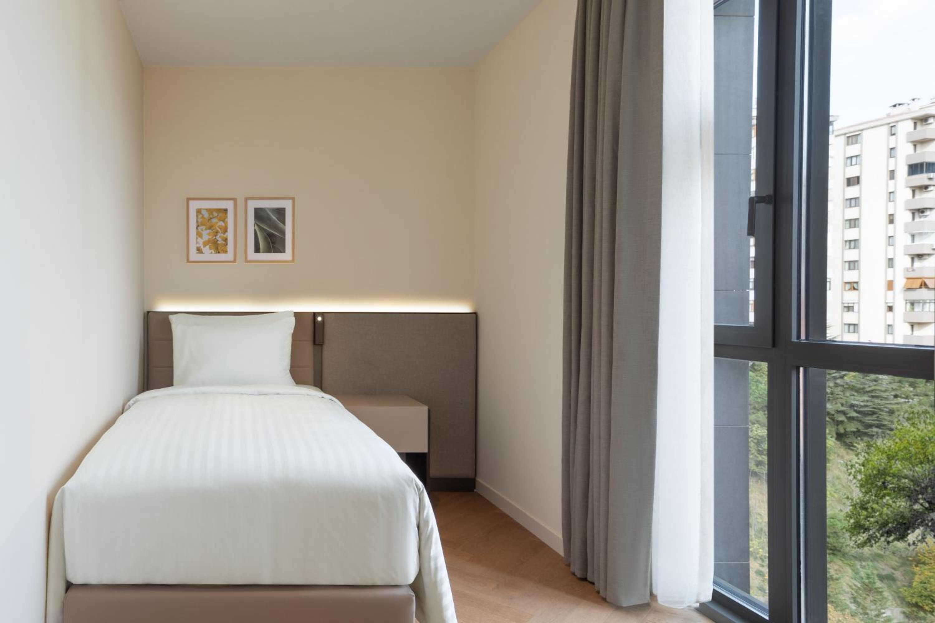 Two-Bedroom Apartment with Balcony and City View