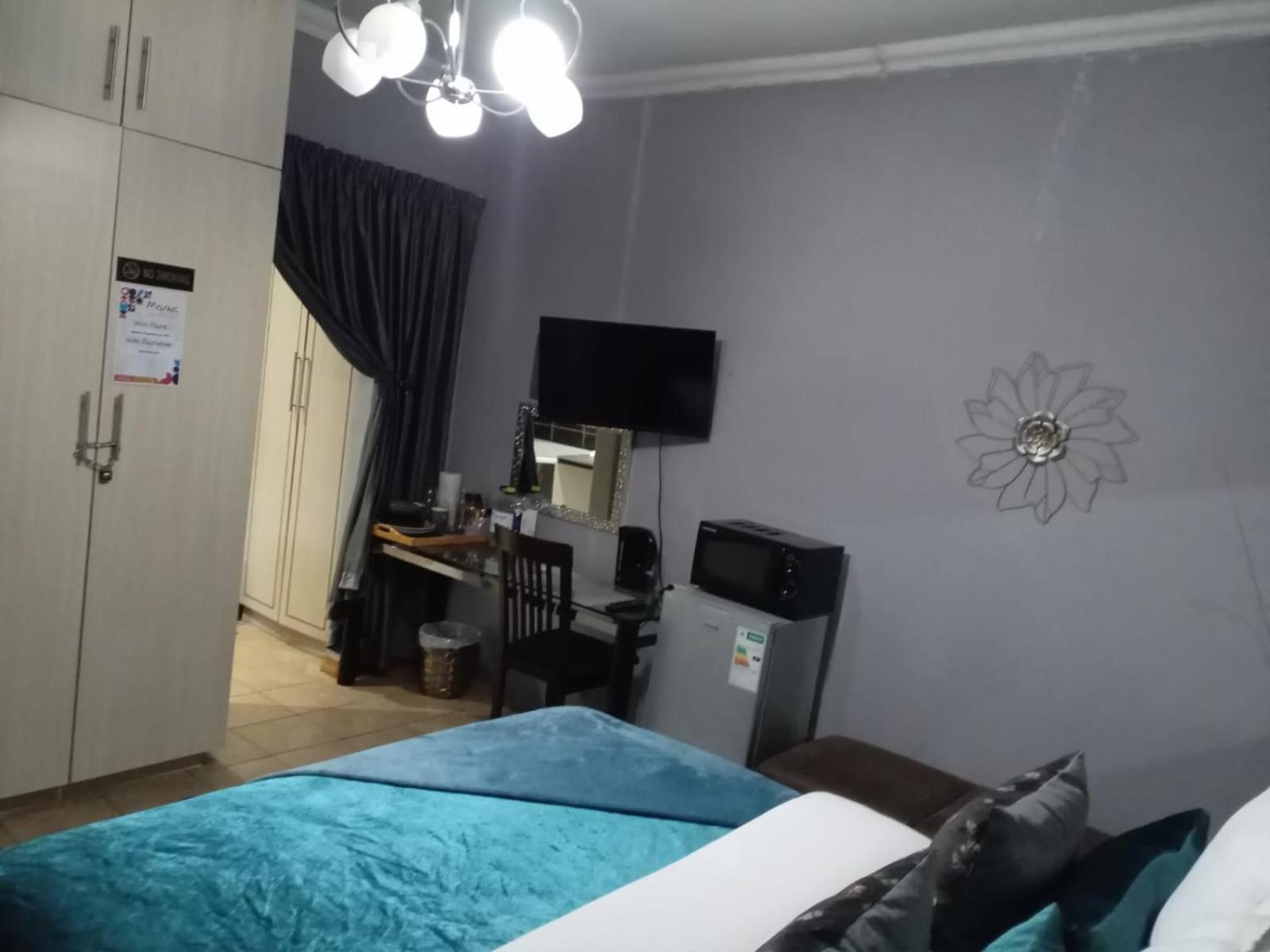 Deluxe Double Room with Bath photo 3