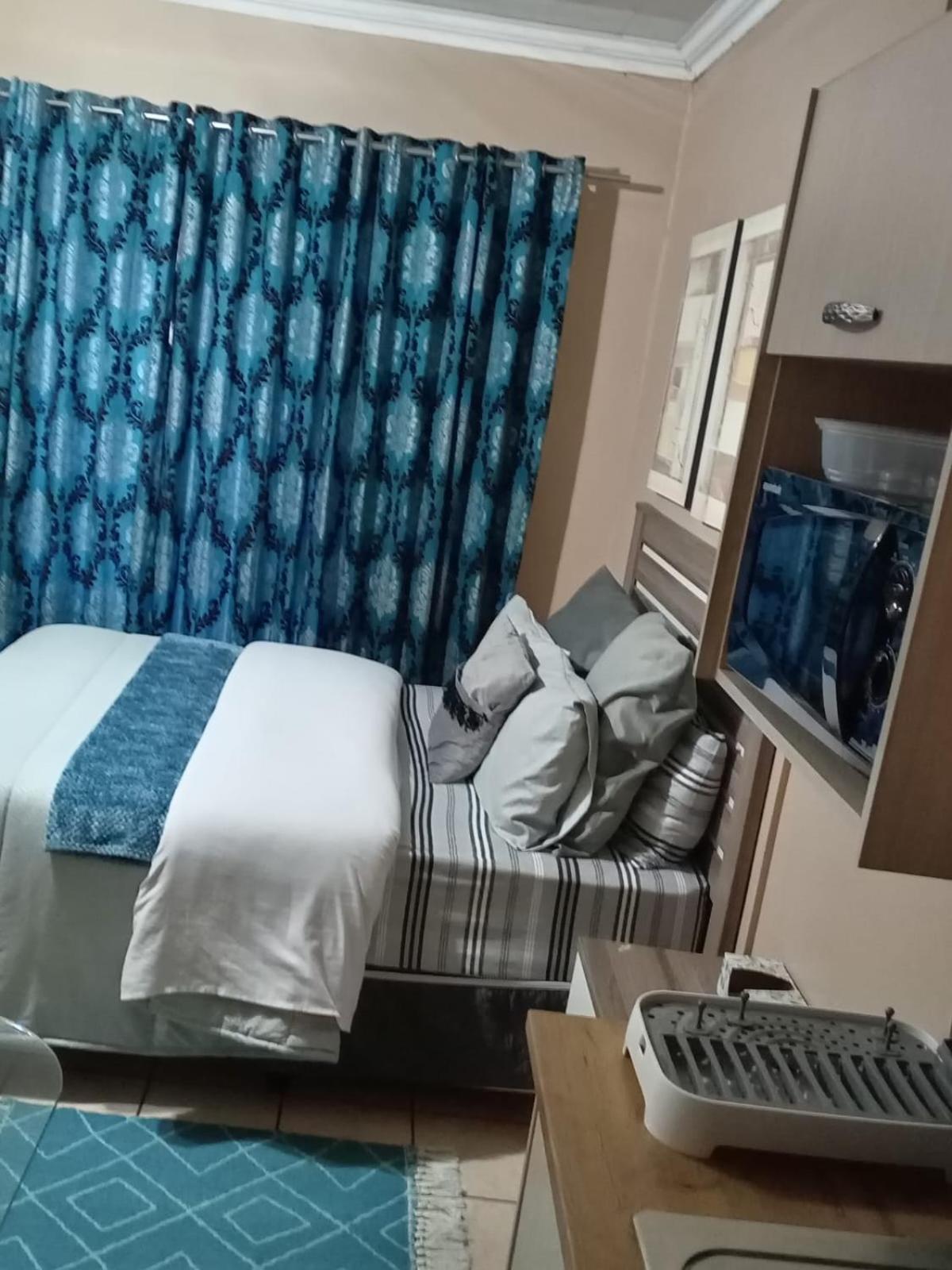Queen Room - Disability Access photo 1