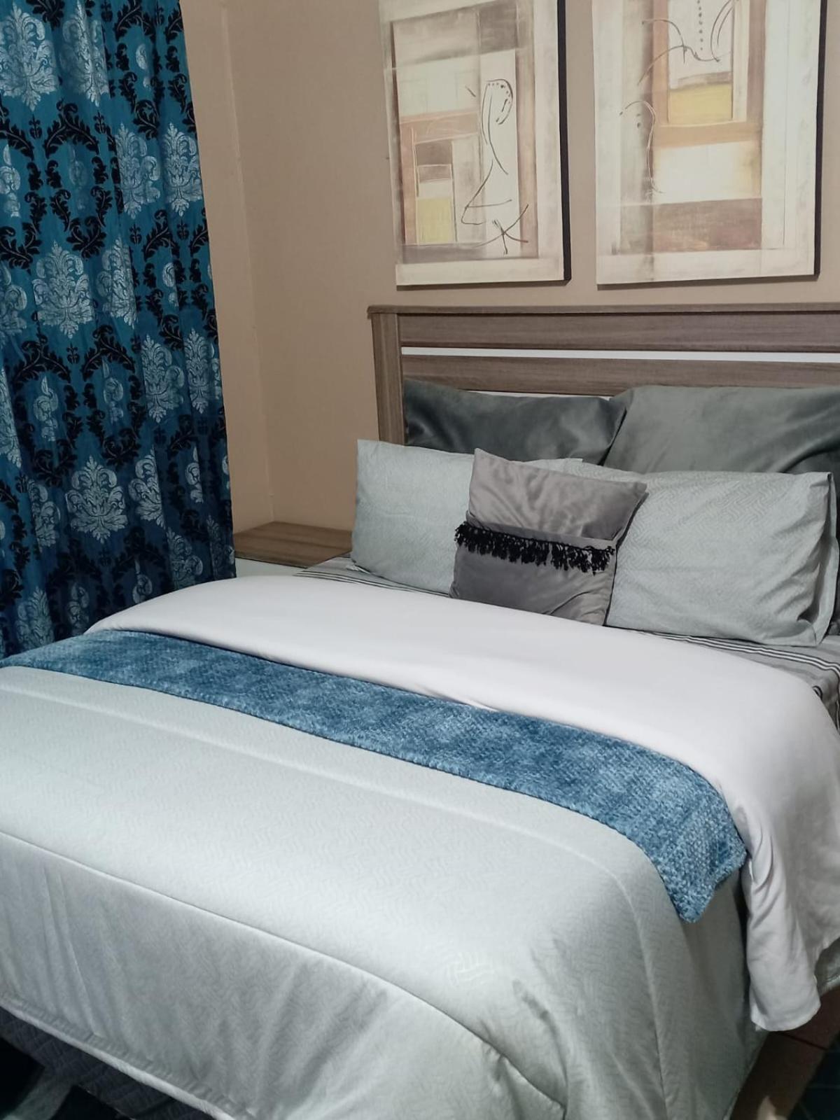 Queen Room - Disability Access photo 2