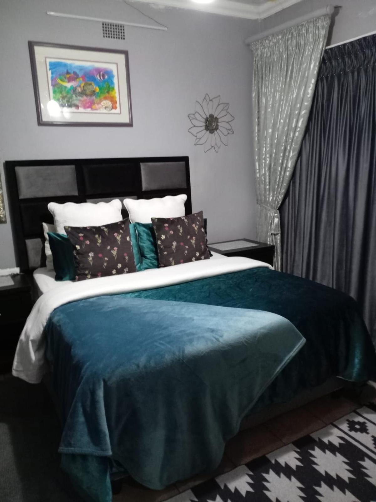 Deluxe Double Room with Bath photo 2