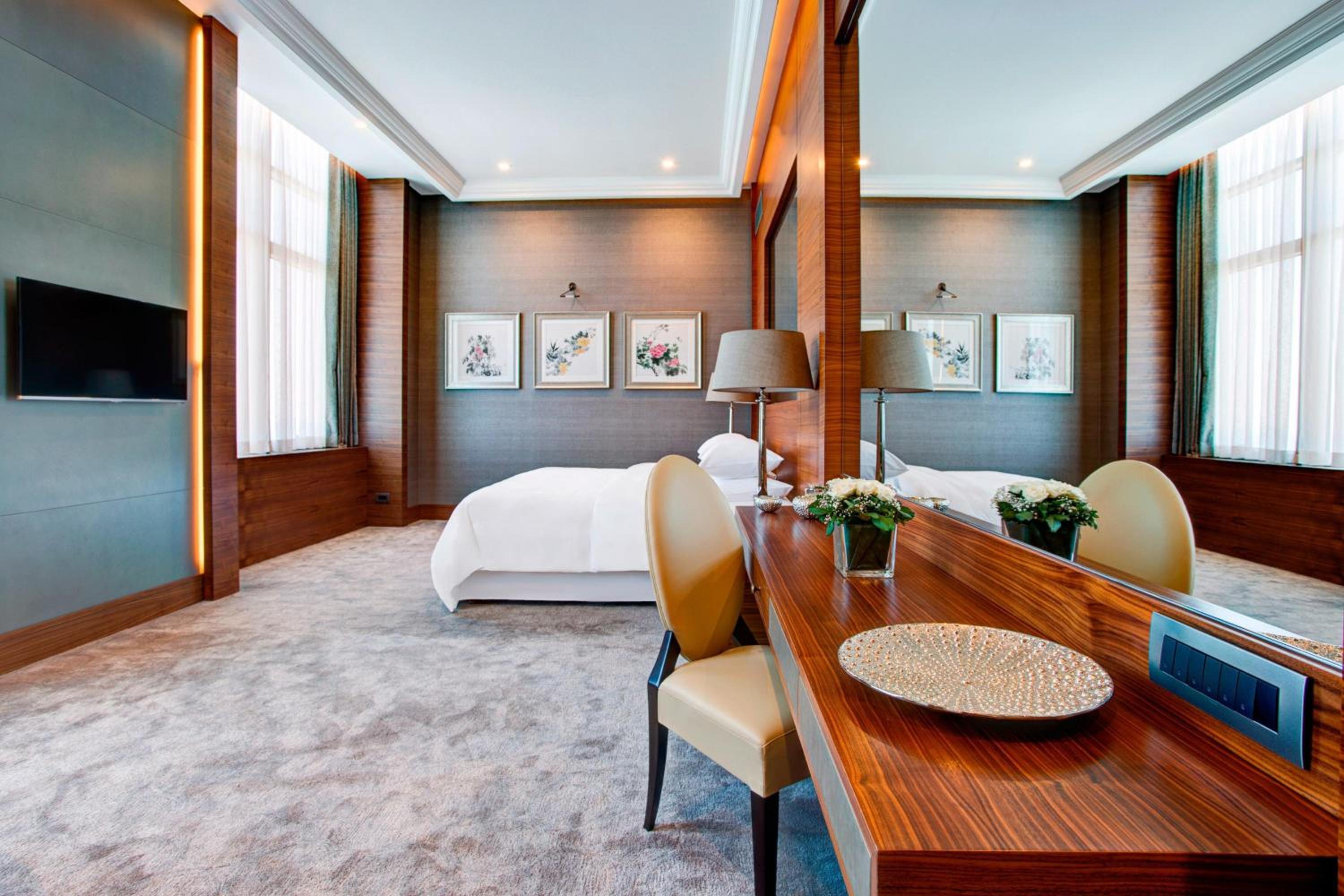 Presidential Suite, 1 King Bed, 2 Single Beds