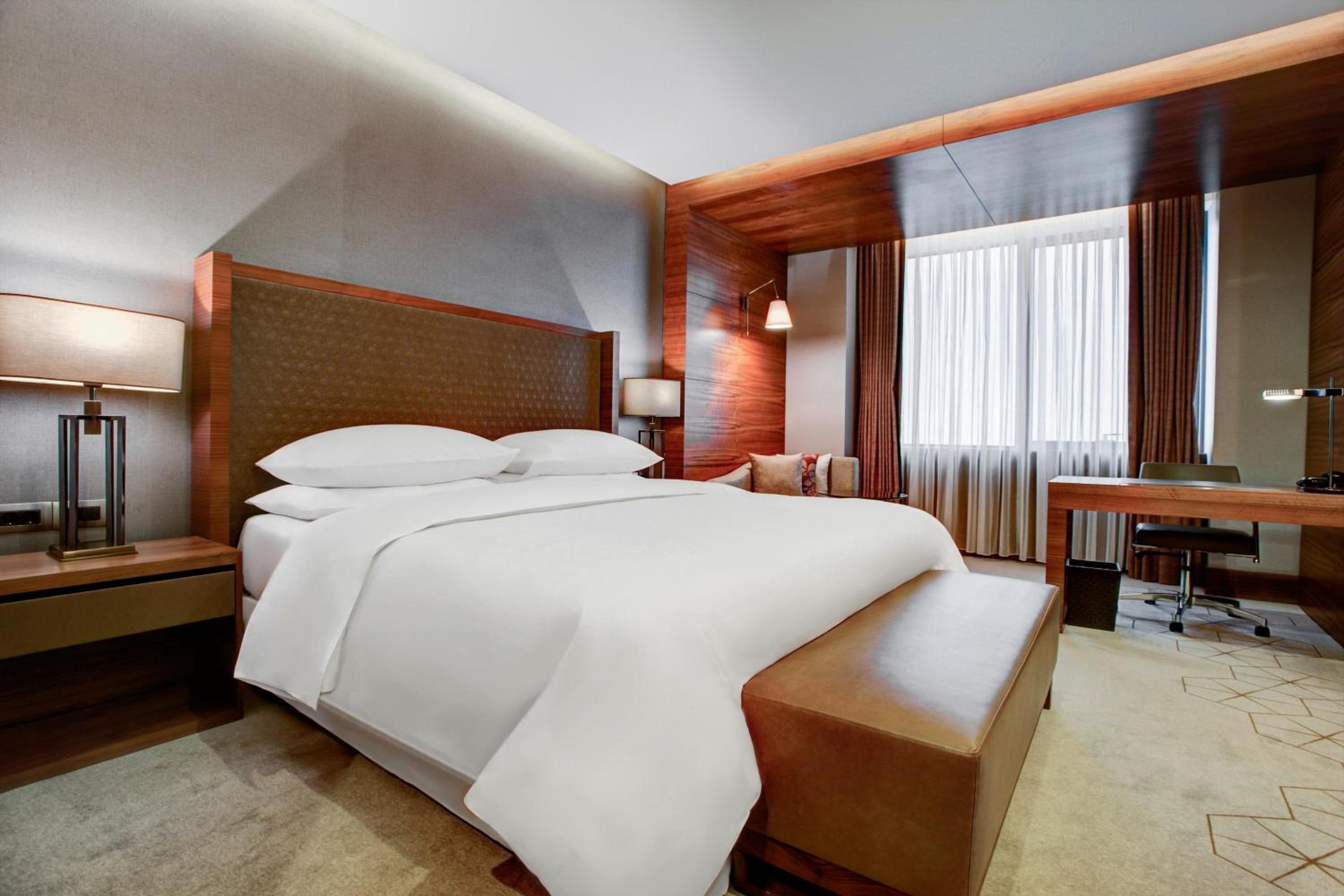 Deluxe Room with King Size Bed - Sea View