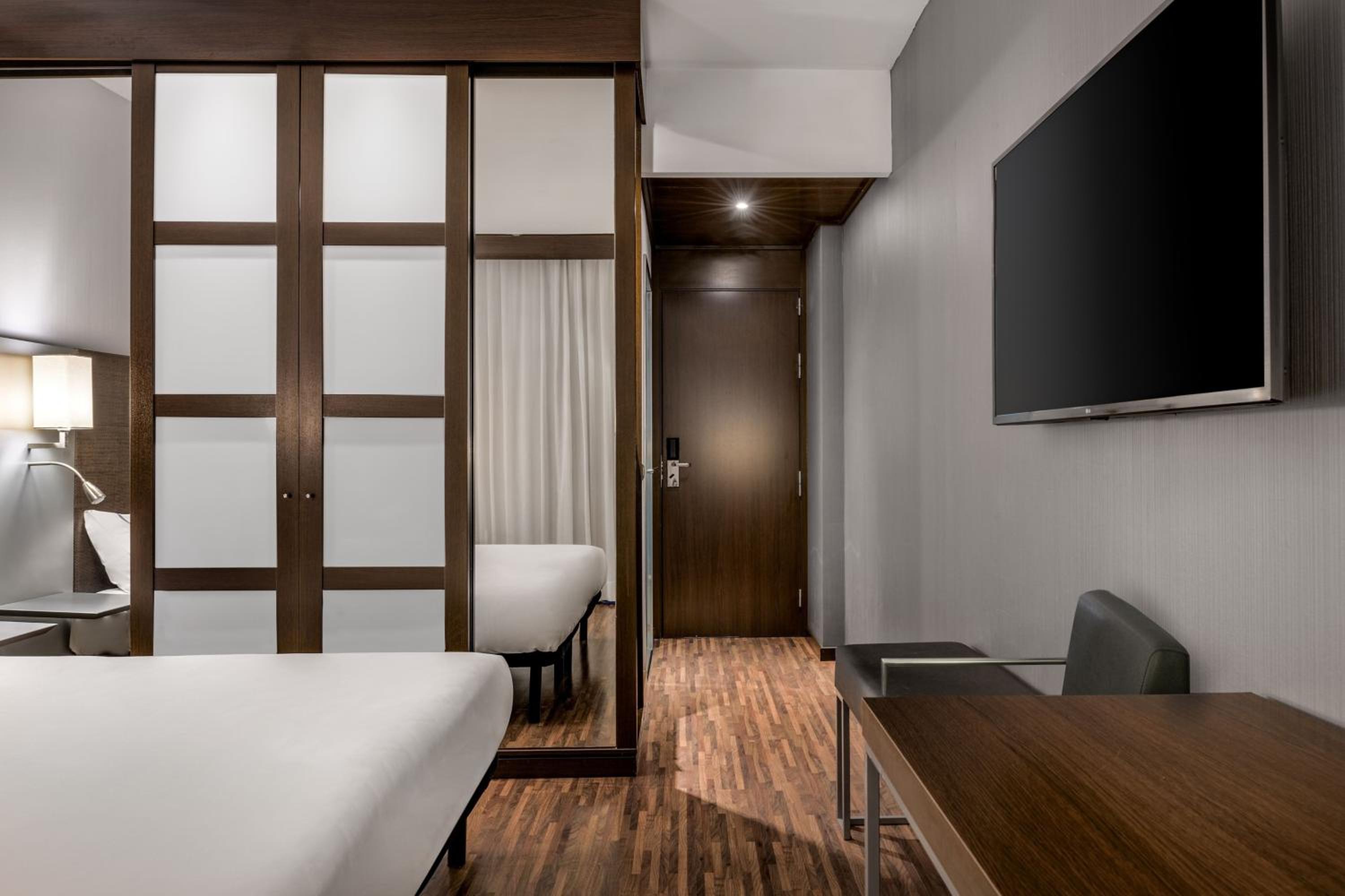 Standard King Room, Guest room, 1 King bed - Photo 4