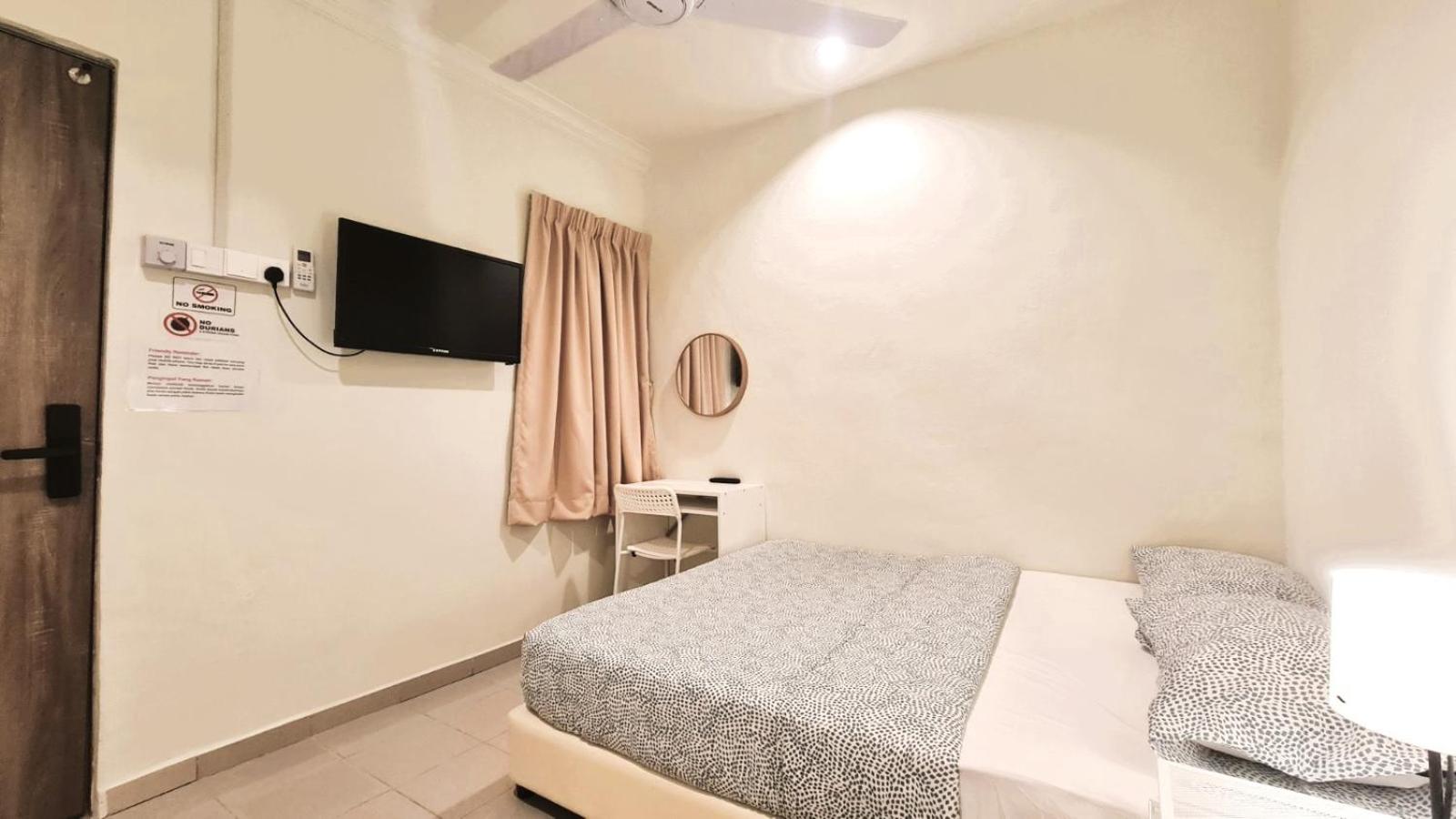 Double Room With Shared Bathroom photo 2
