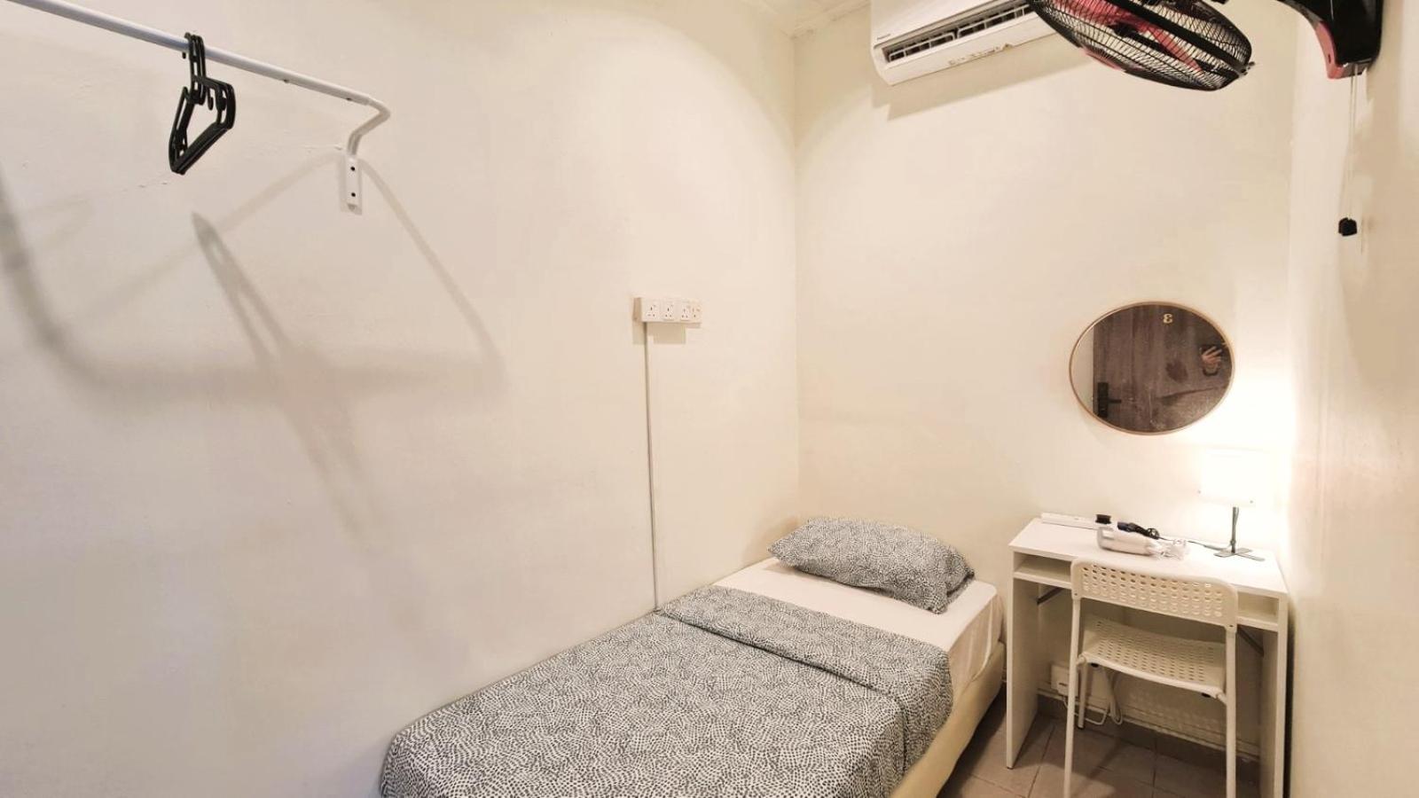 Single Room With Shared Bathroom photo 1