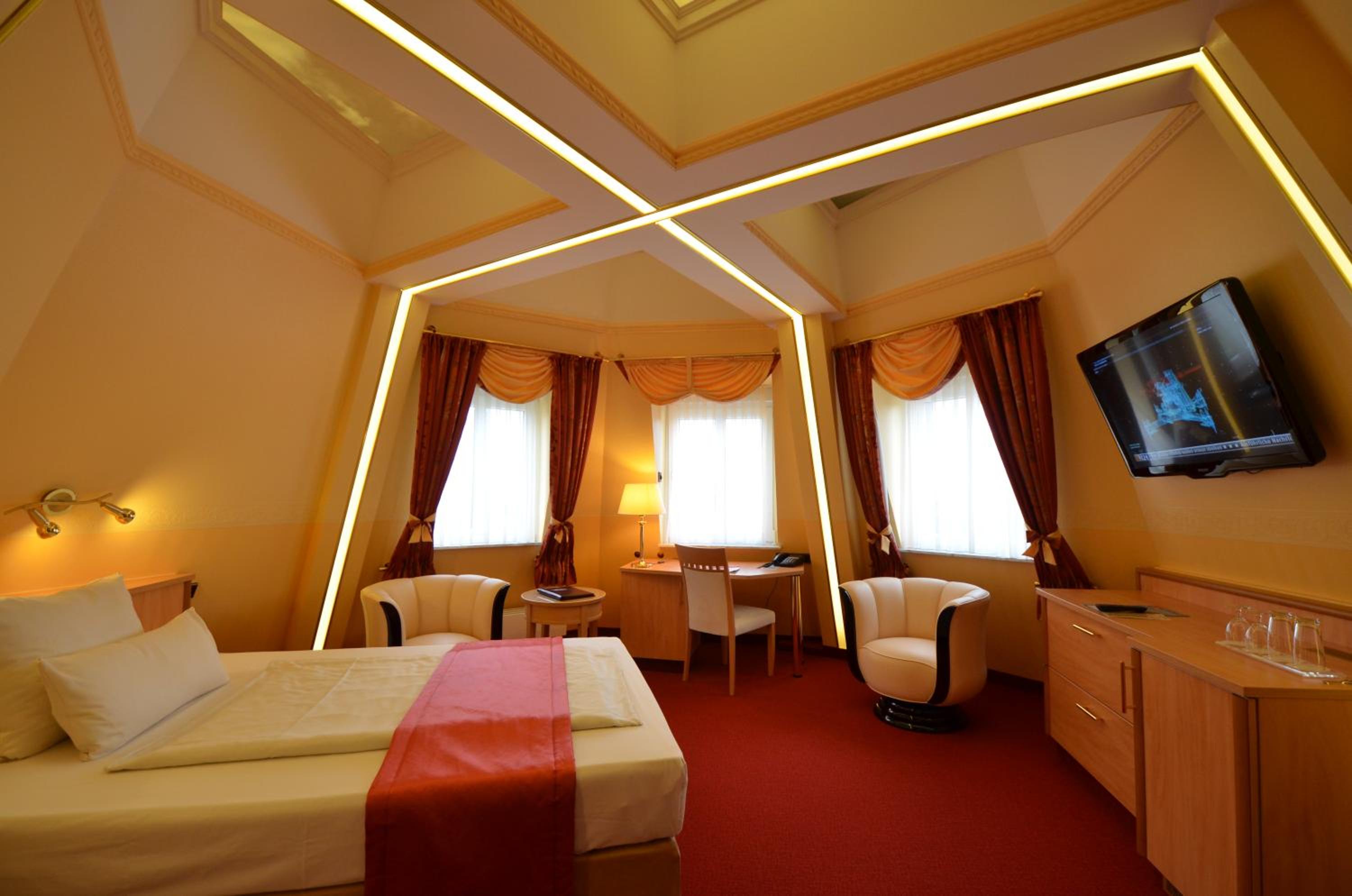 Queen Room with Spa Bath photo 2