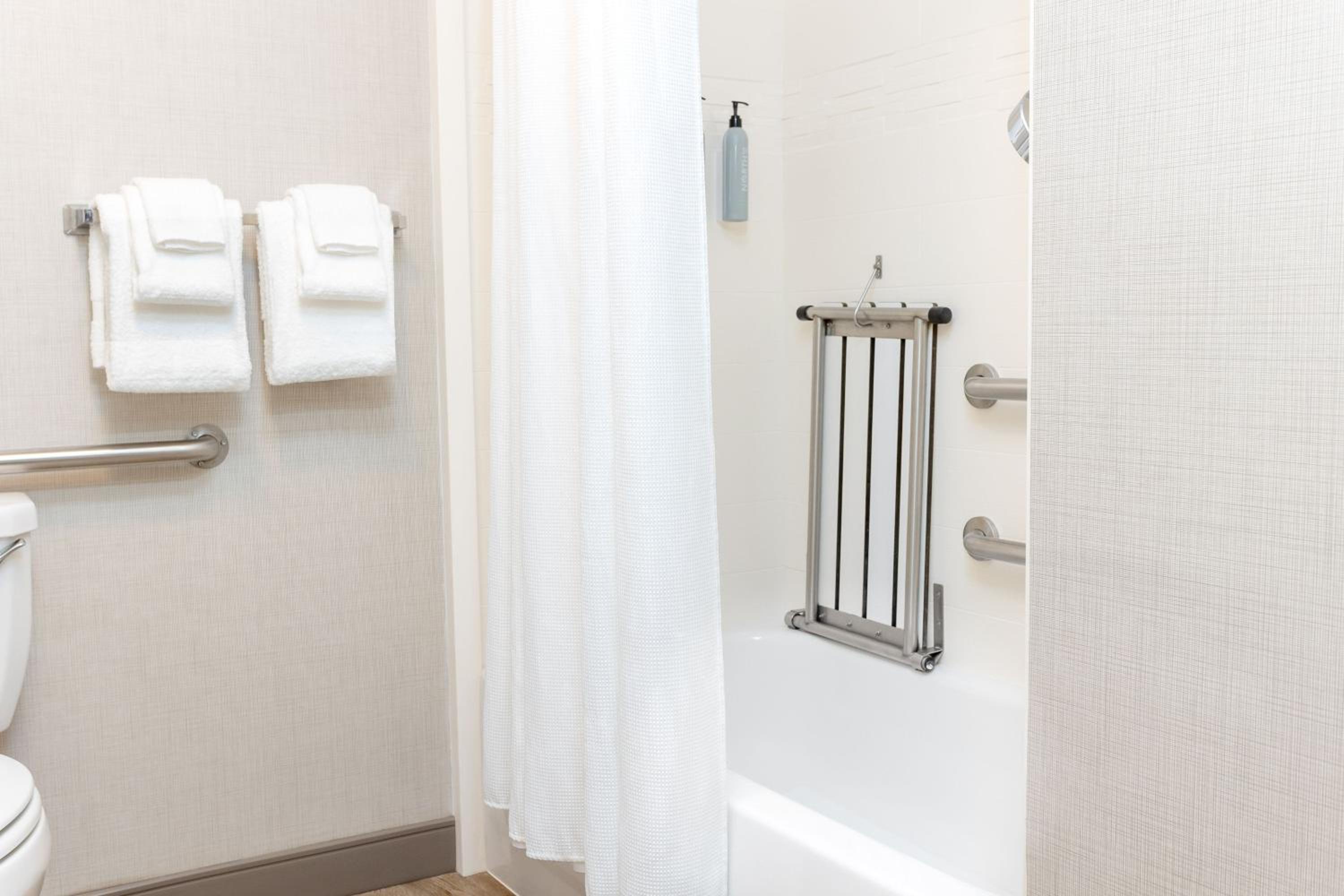 One-Bedroom Wellness Queen Suite with Sofa Bed - Mobility/Hearing Accessible with Tub photo 3