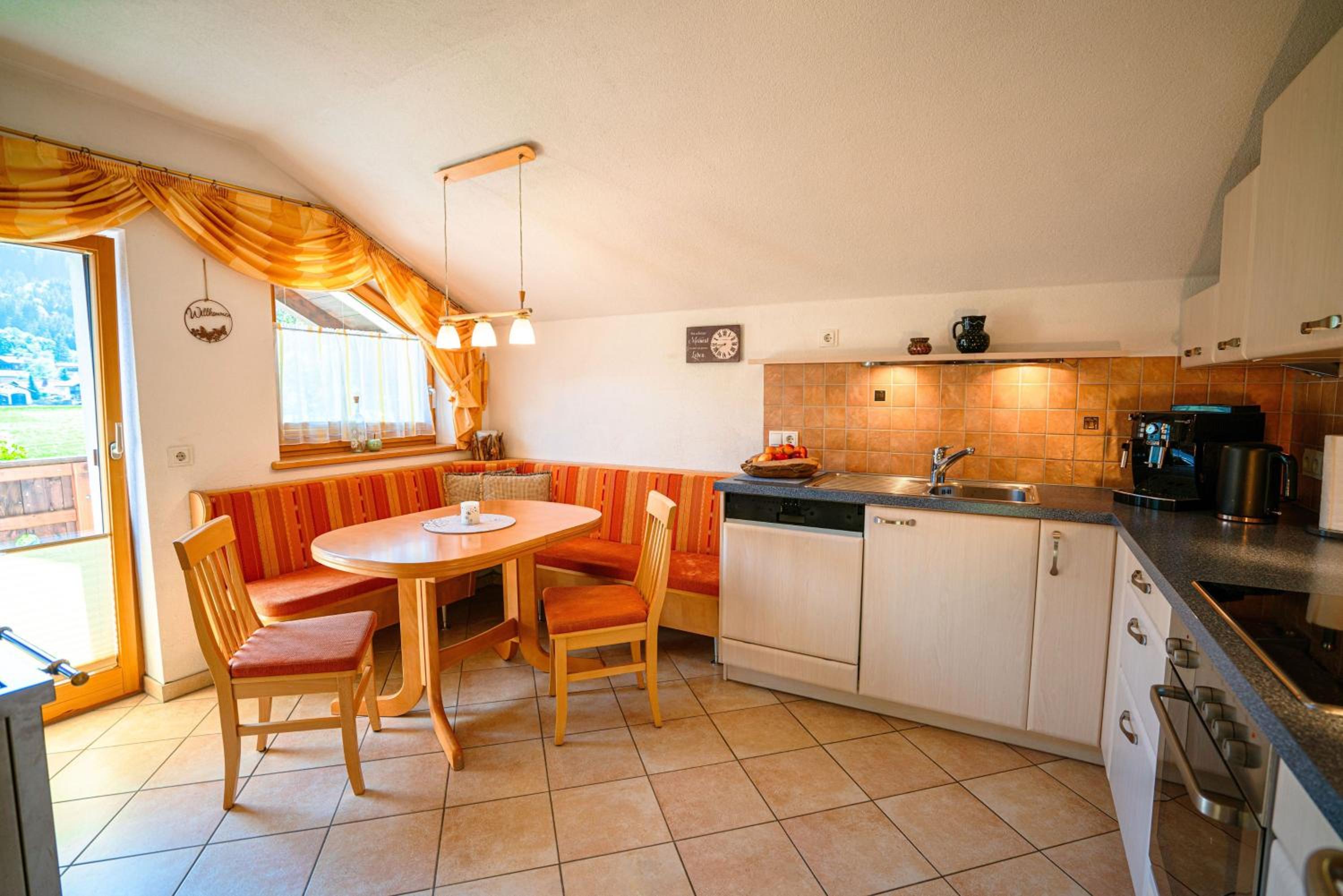 One-Bedroom Apartment with Balcony and Terrace photo 2
