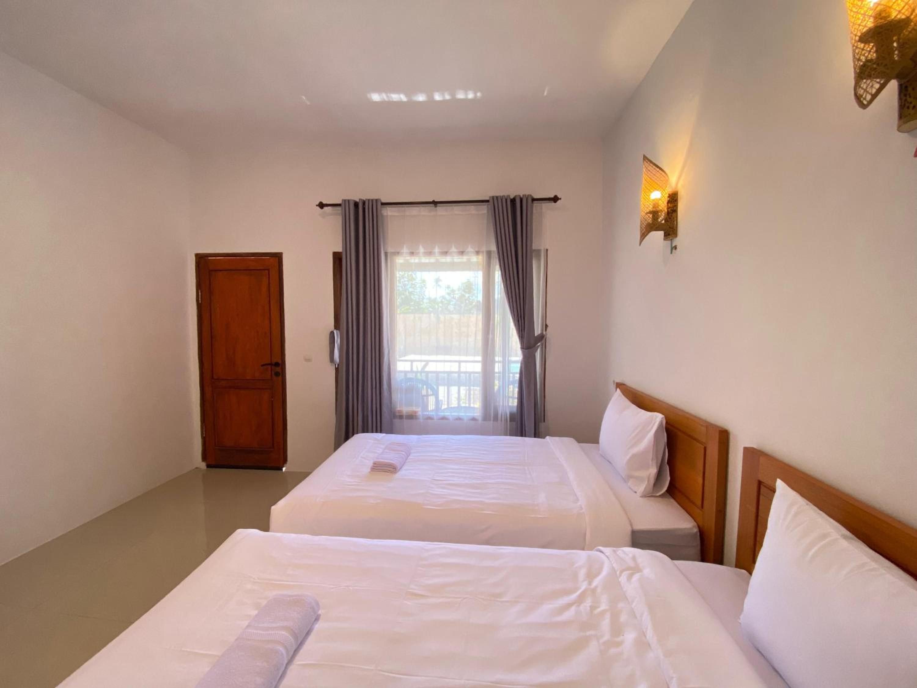 Standard Twin Room with Pool