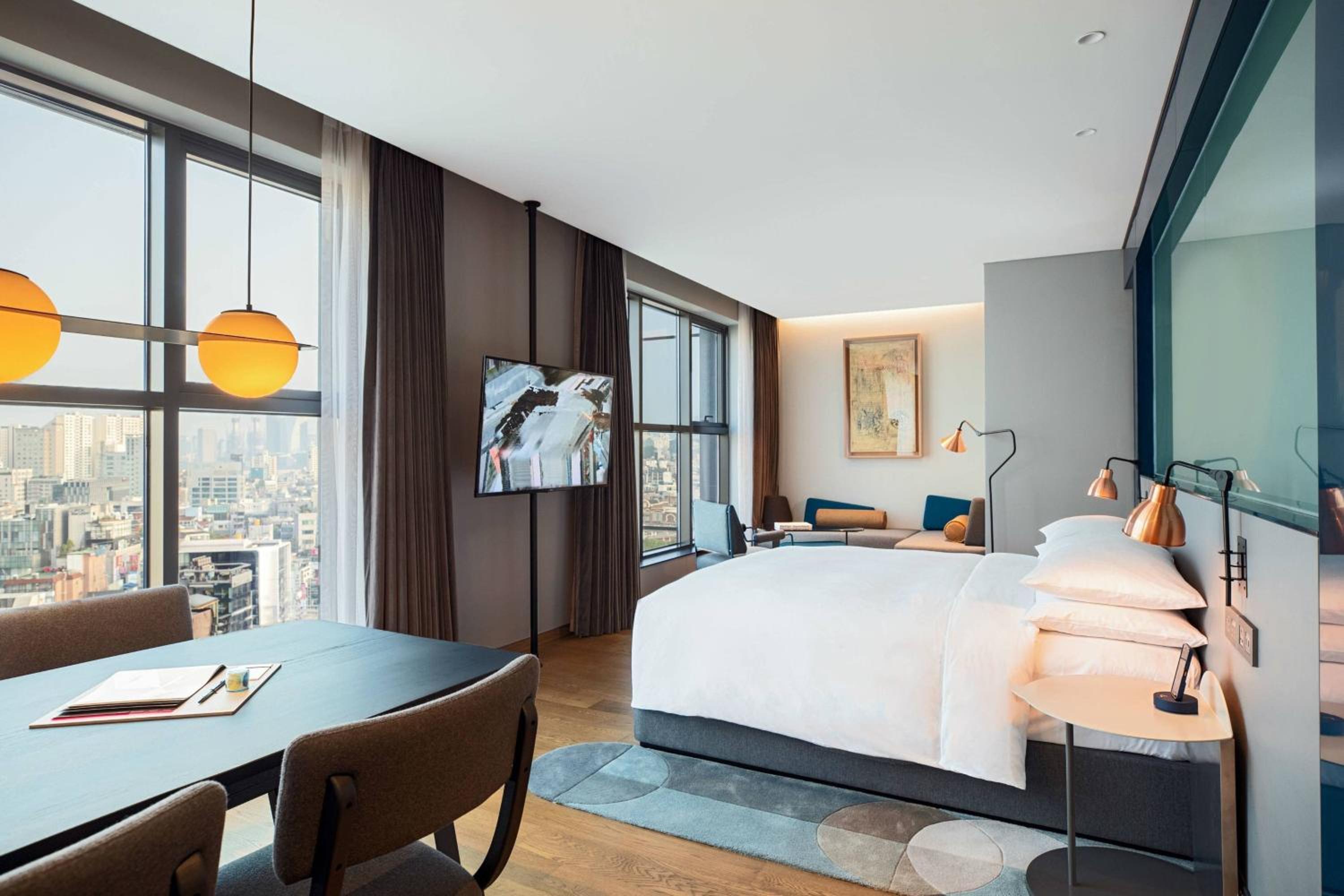 Producer Suite, 1 Bedroom Suite, 1 King, City view - Photo 4