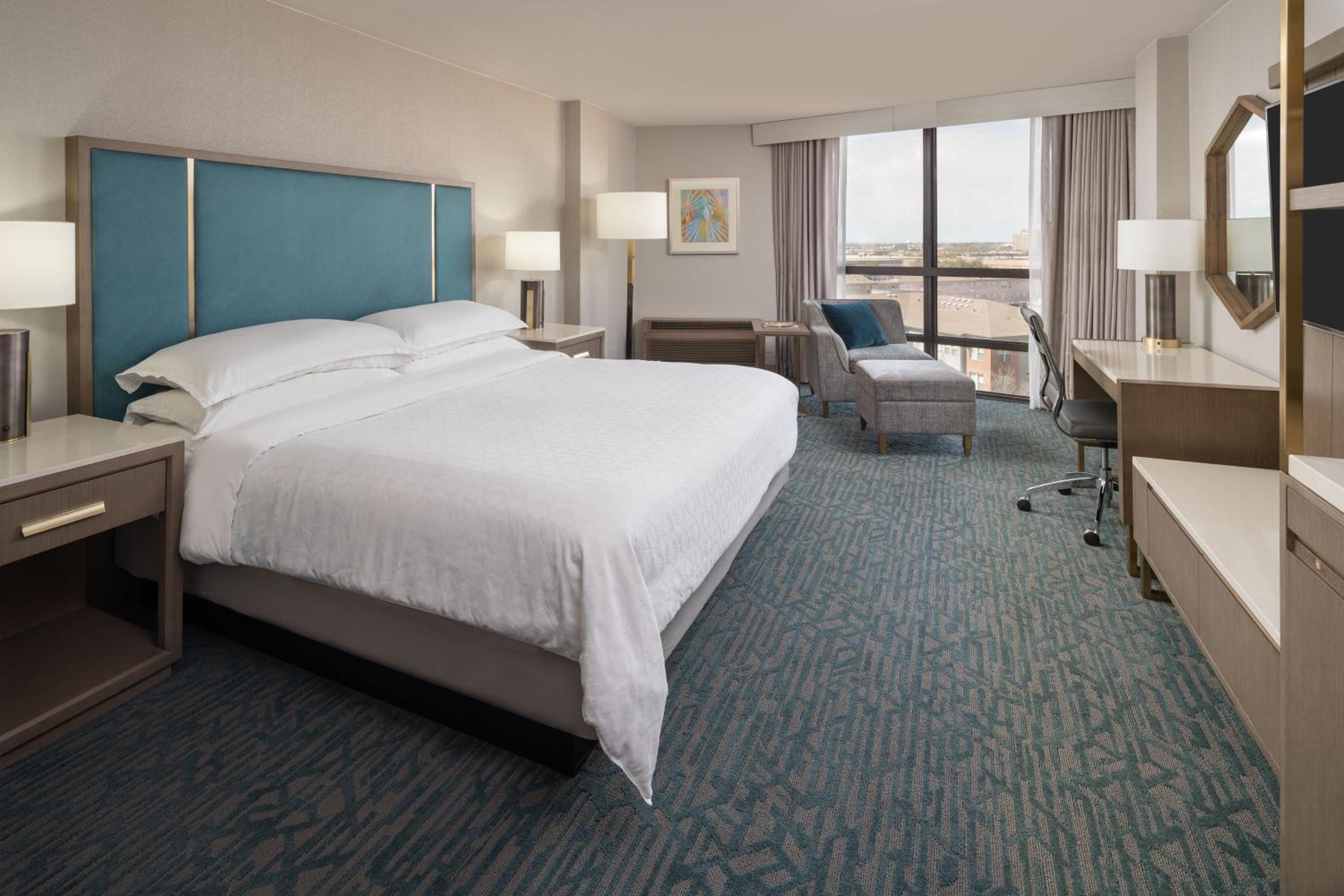 Club level, Guest room, 1 King - Photo 3
