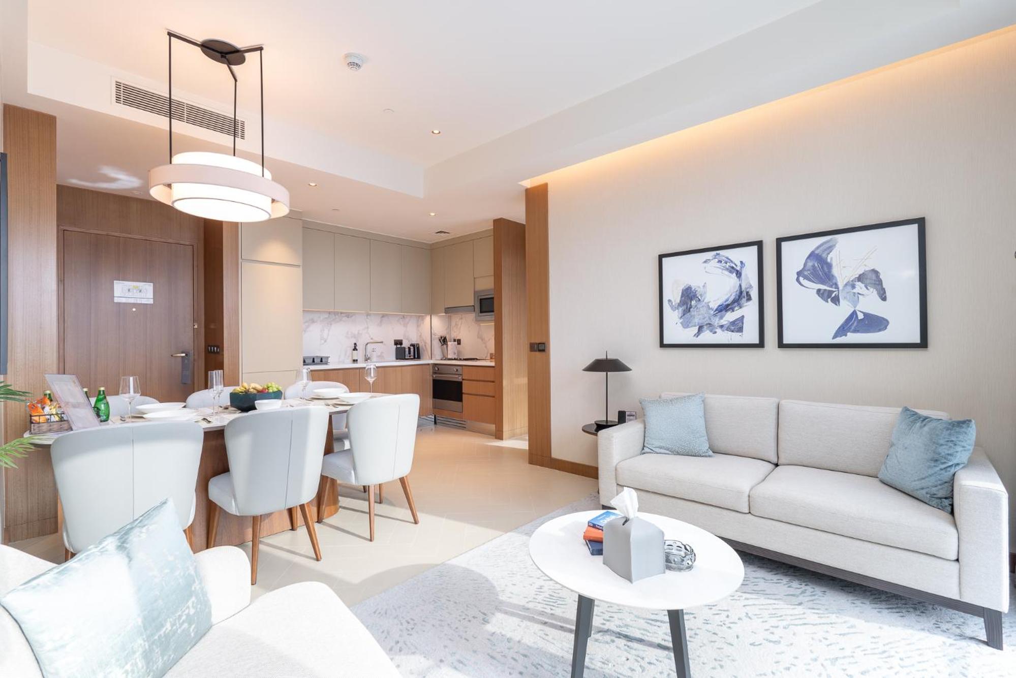 Two-Bedroom Apartment with Balcony and Sea View photo 3