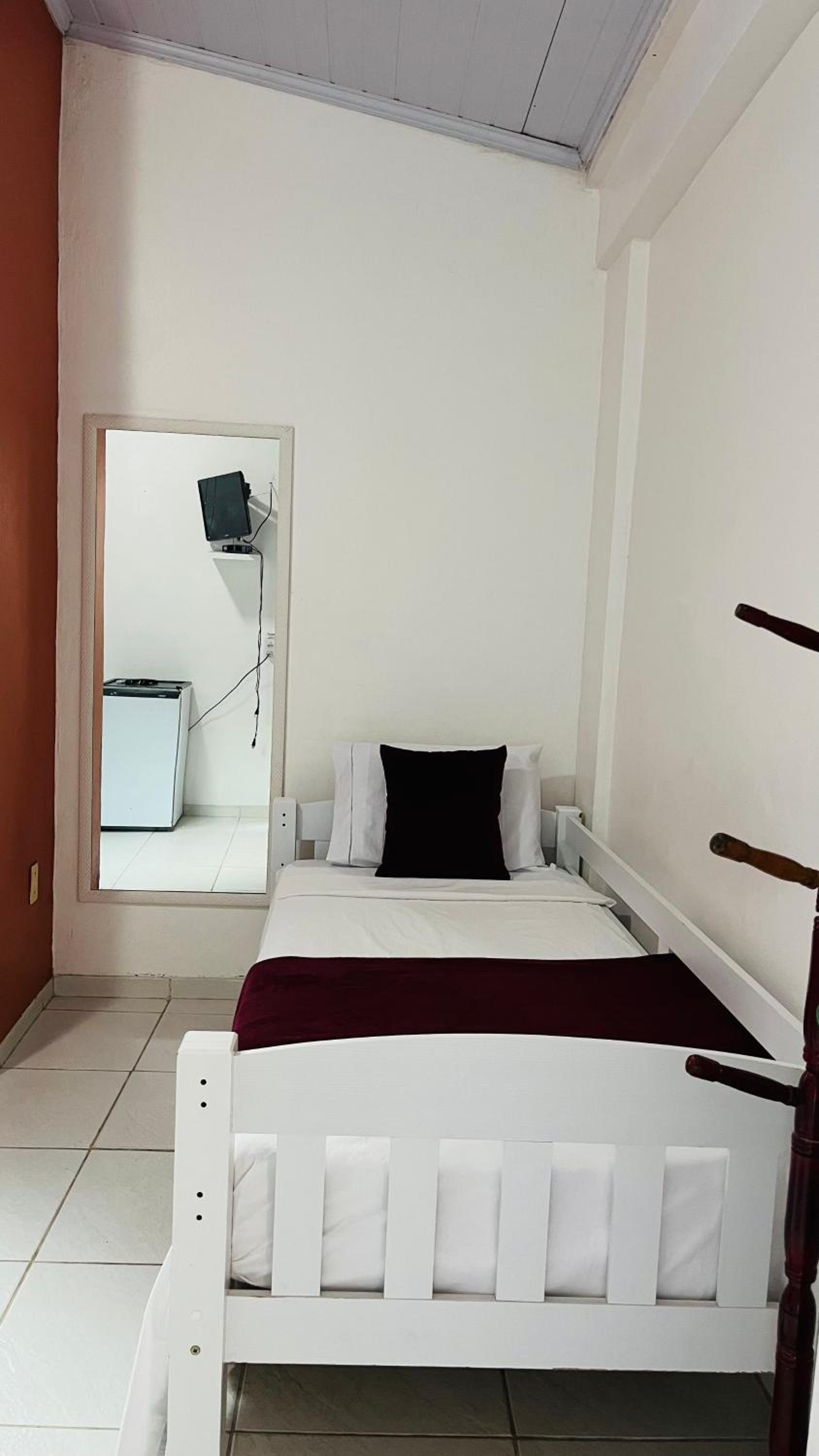 Economy Triple Room photo 3
