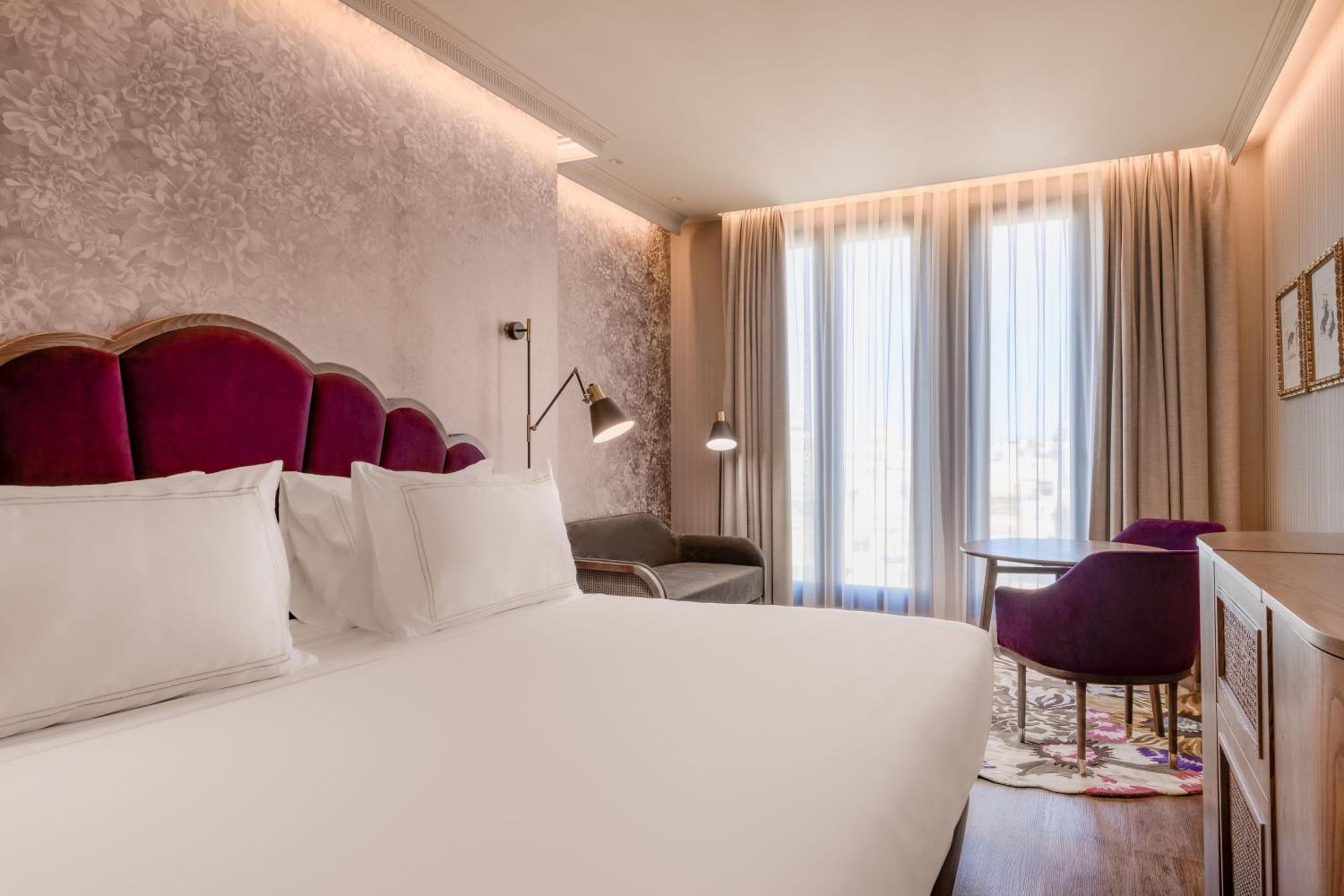Grand Deluxe Twin Room with City View